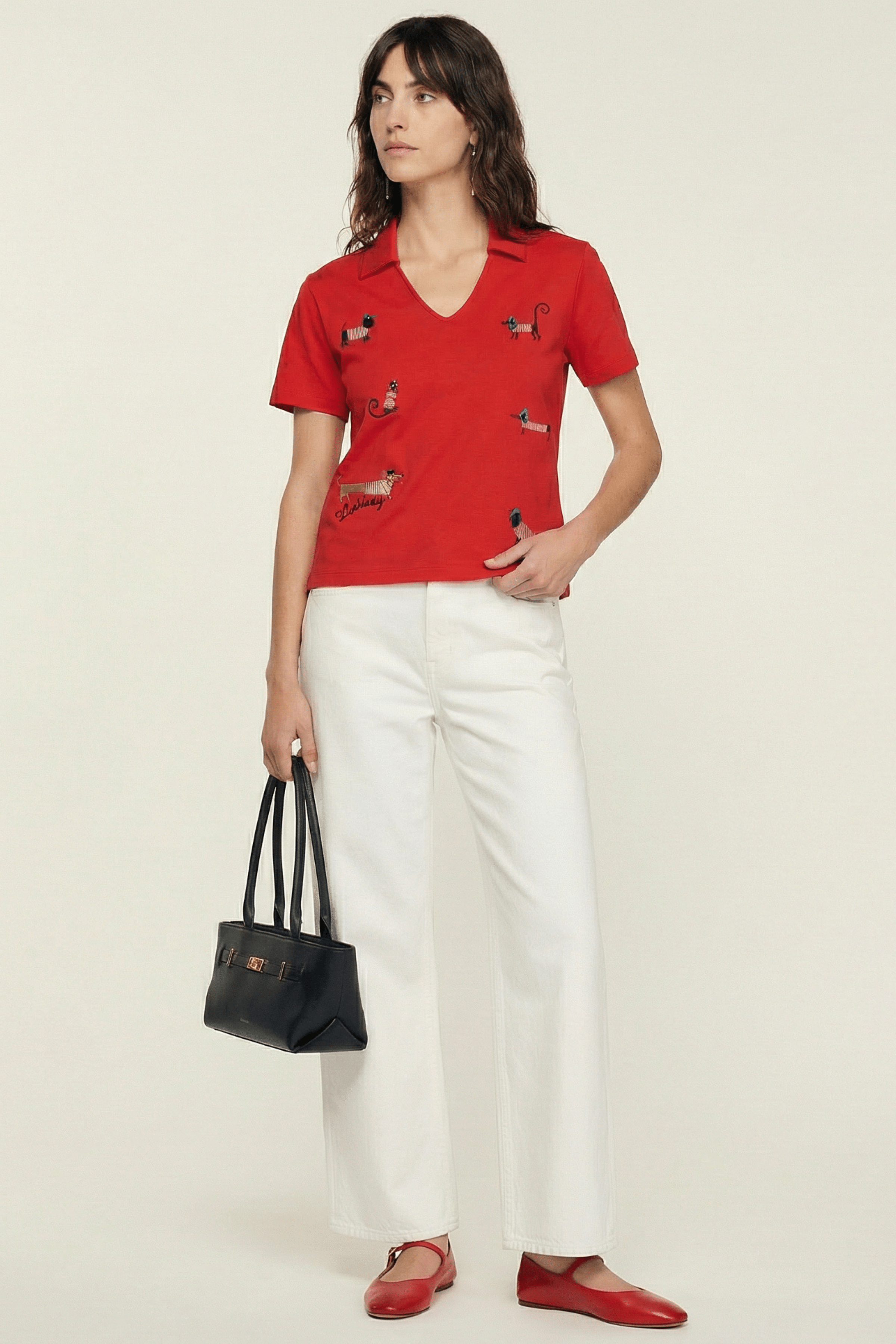 Camiseta roja cuello polo con bordado perritos Lolitas&L - lolitasyl.com