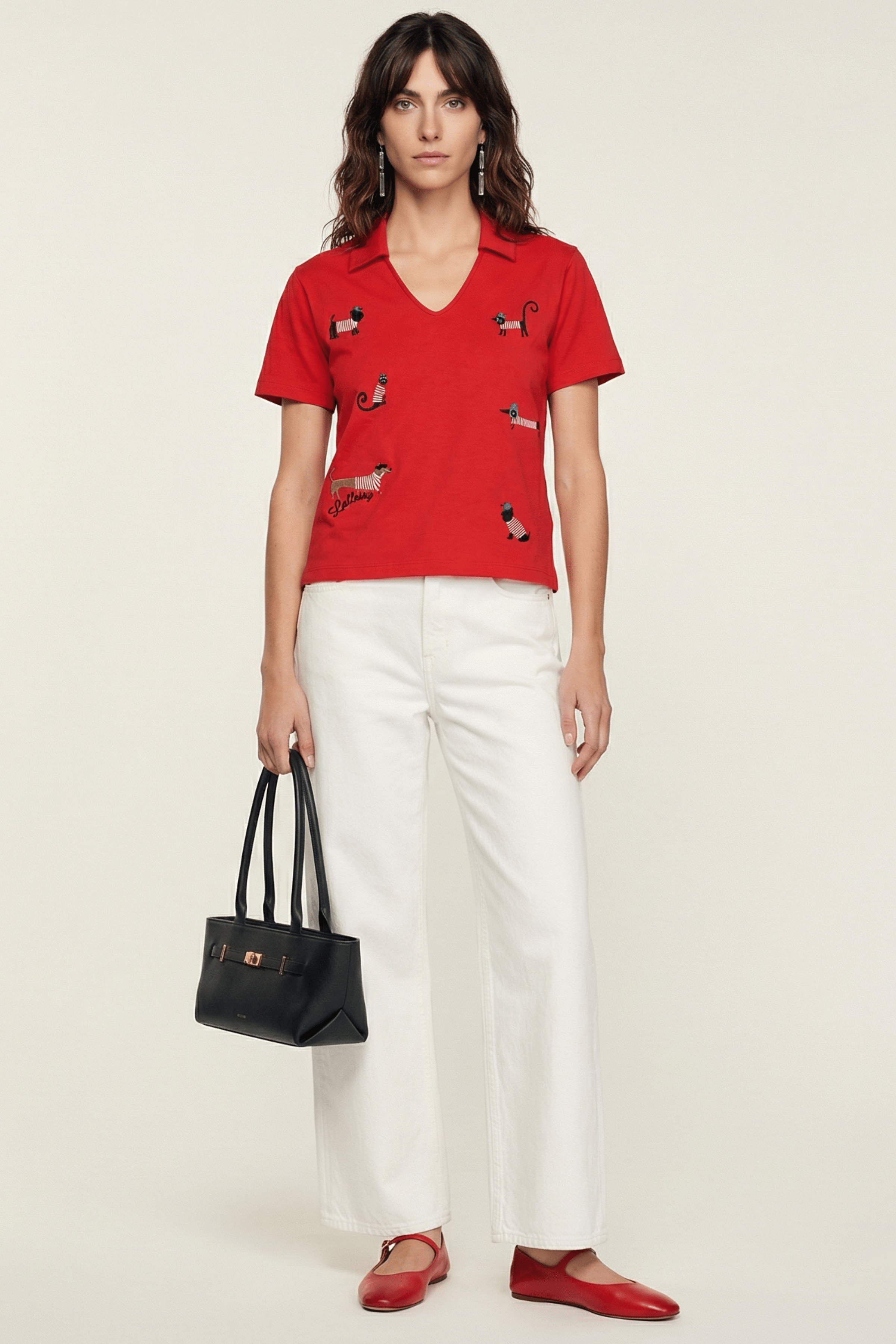 Camiseta roja cuello polo con bordado perritos Lolitas&L - lolitasyl.com