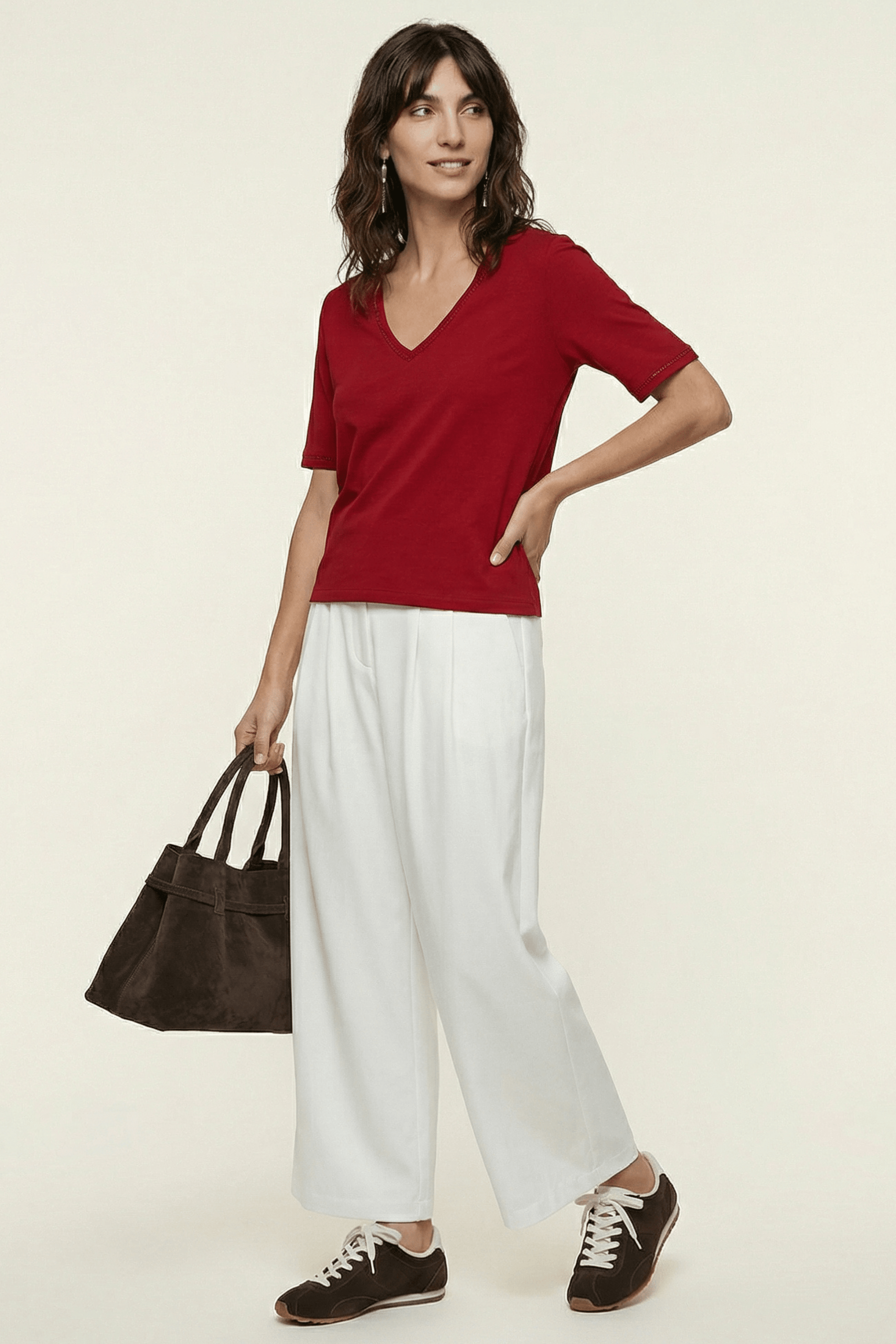 Camiseta roja escote en uve con strass Lolitas&L - lolitasyl.com