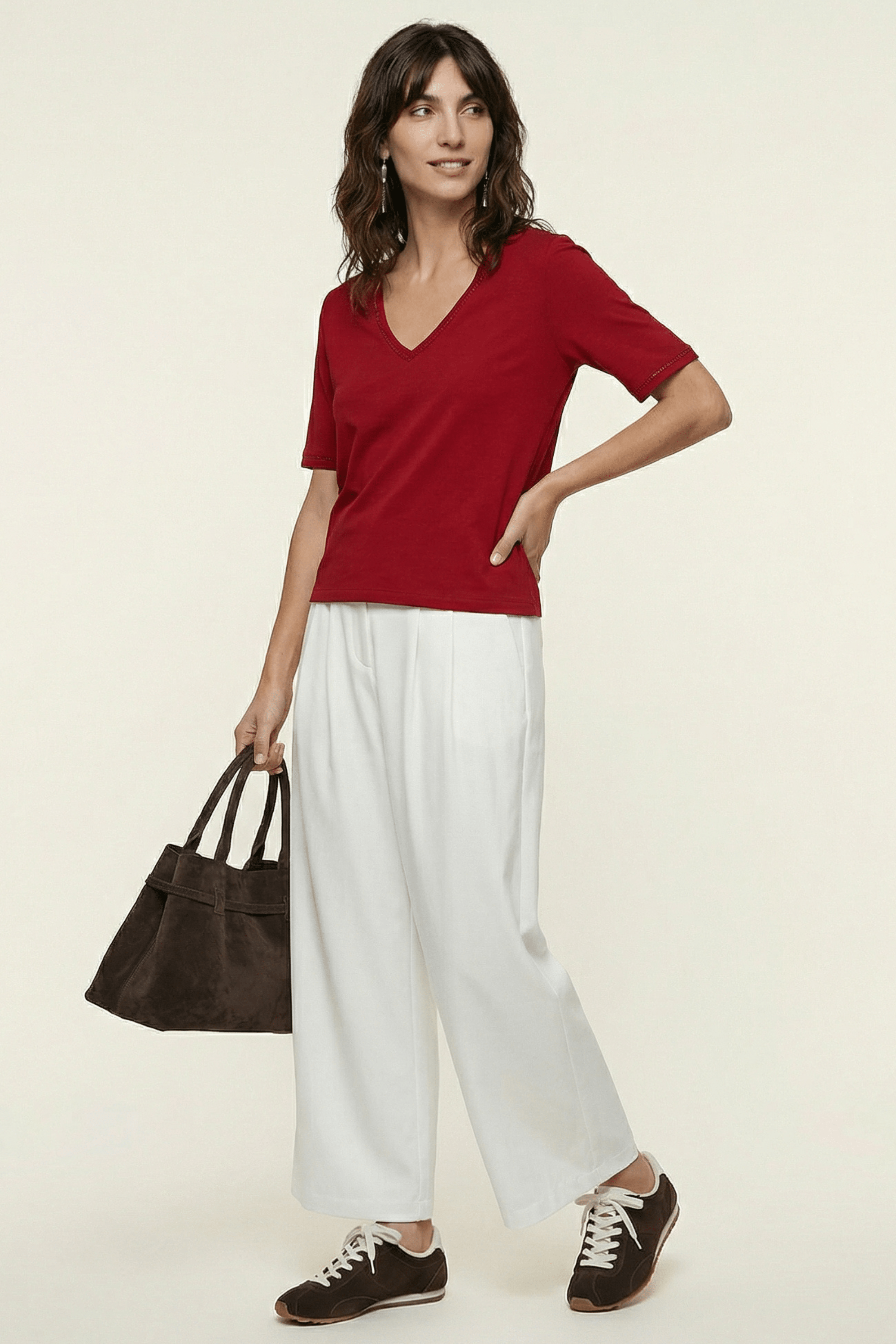 Camiseta roja escote en uve con strass Lolitas&L - lolitasyl.com