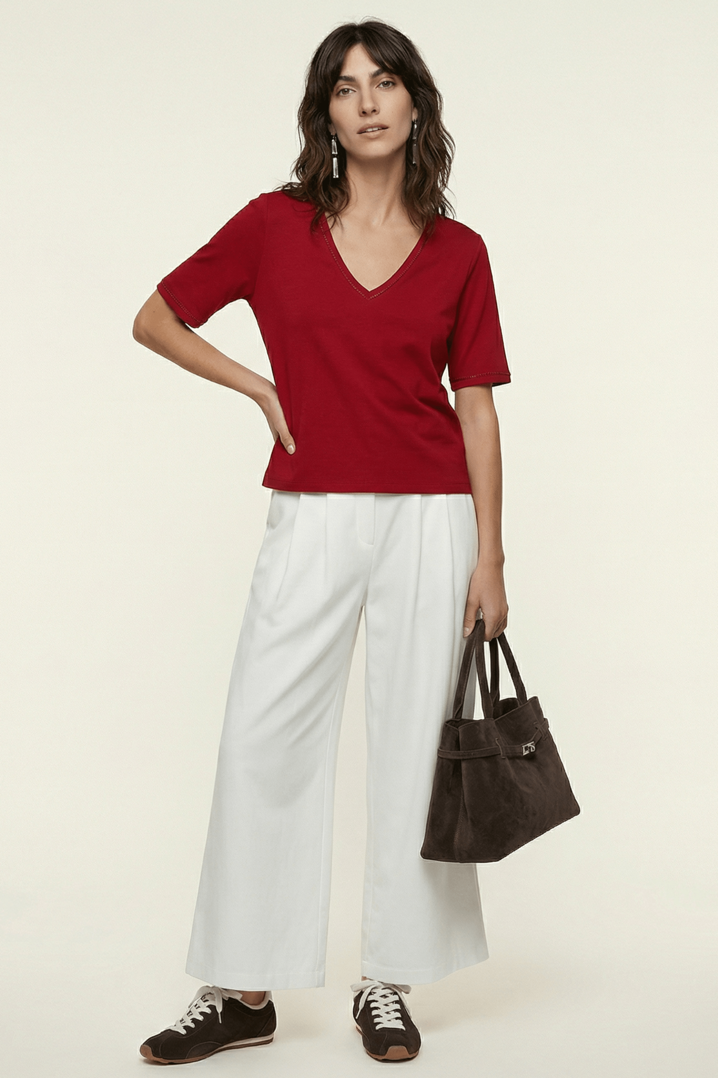 Camiseta roja escote en uve con strass Lolitas&L - lolitasyl.com