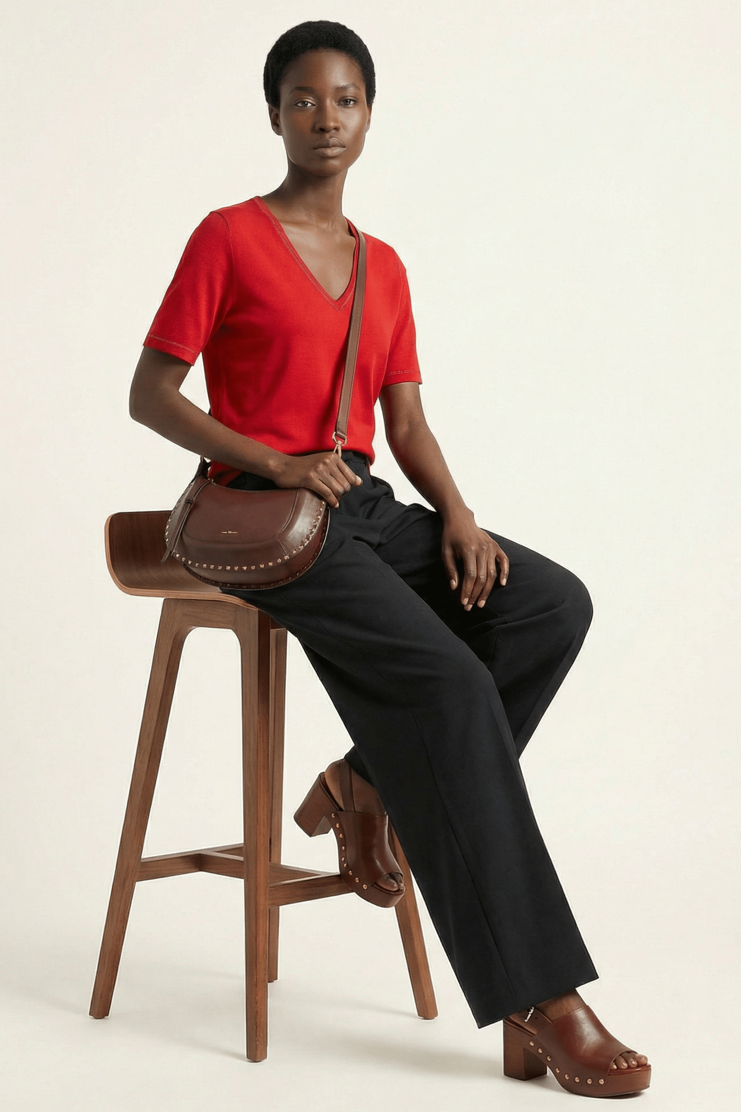 Camiseta roja escote en uve con strass Lolitas&L - lolitasyl.com