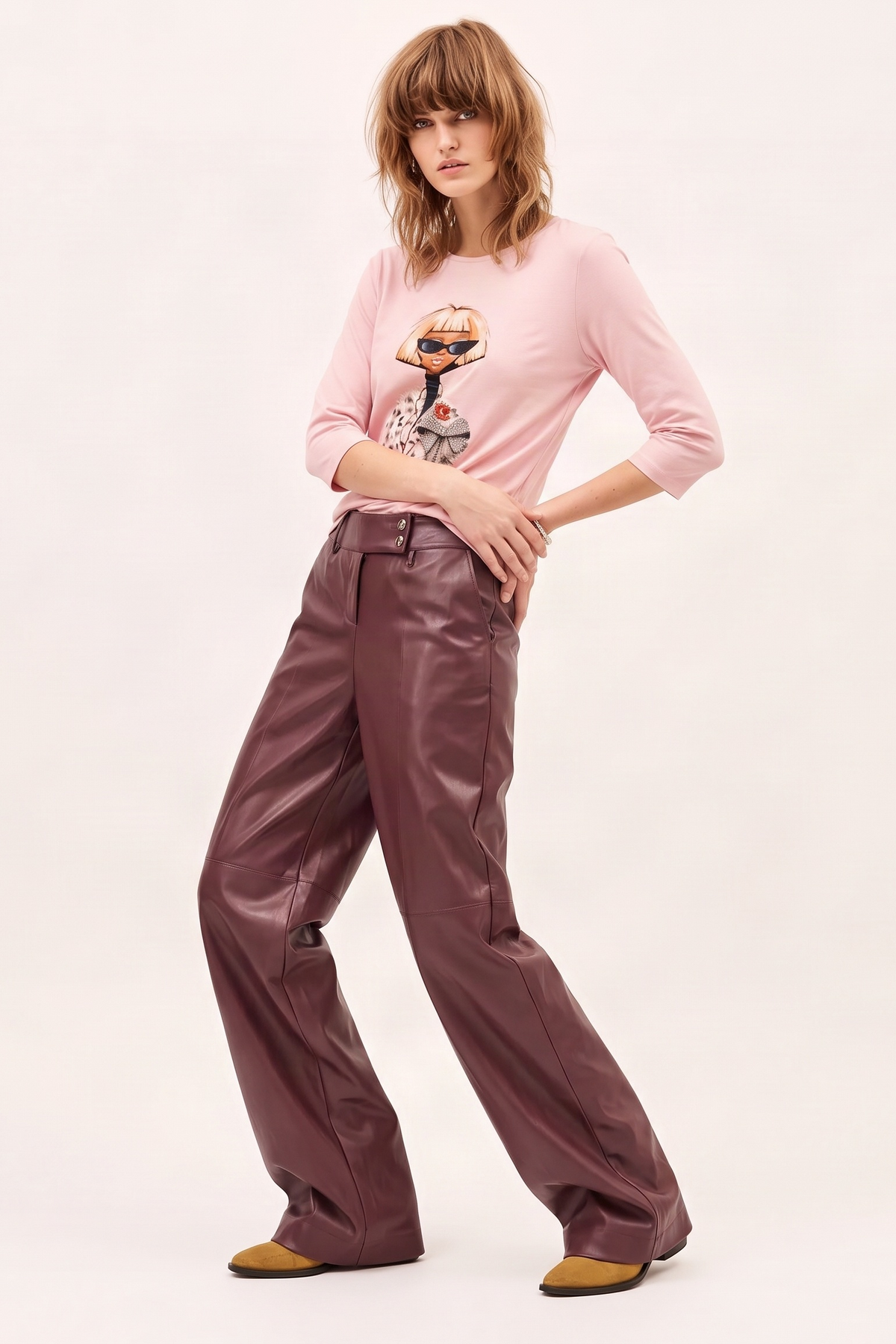 Camiseta Rosa Claro de Cuello Barco con Print Digital y Accesorios – Lolitas&L
