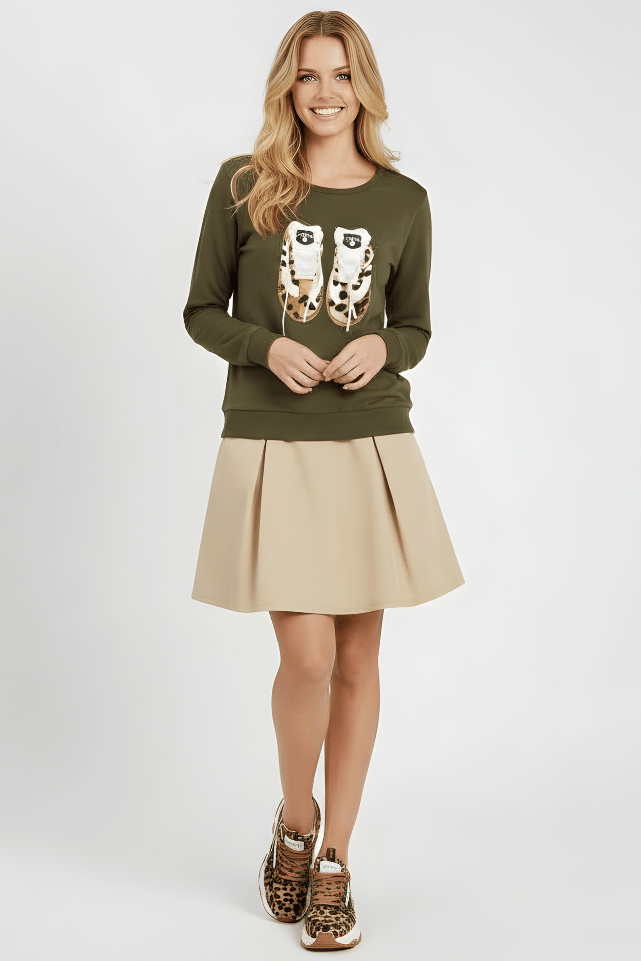 Camiseta verde con bordado sneakers manga larga Lolitas&L - lolitasyl.com