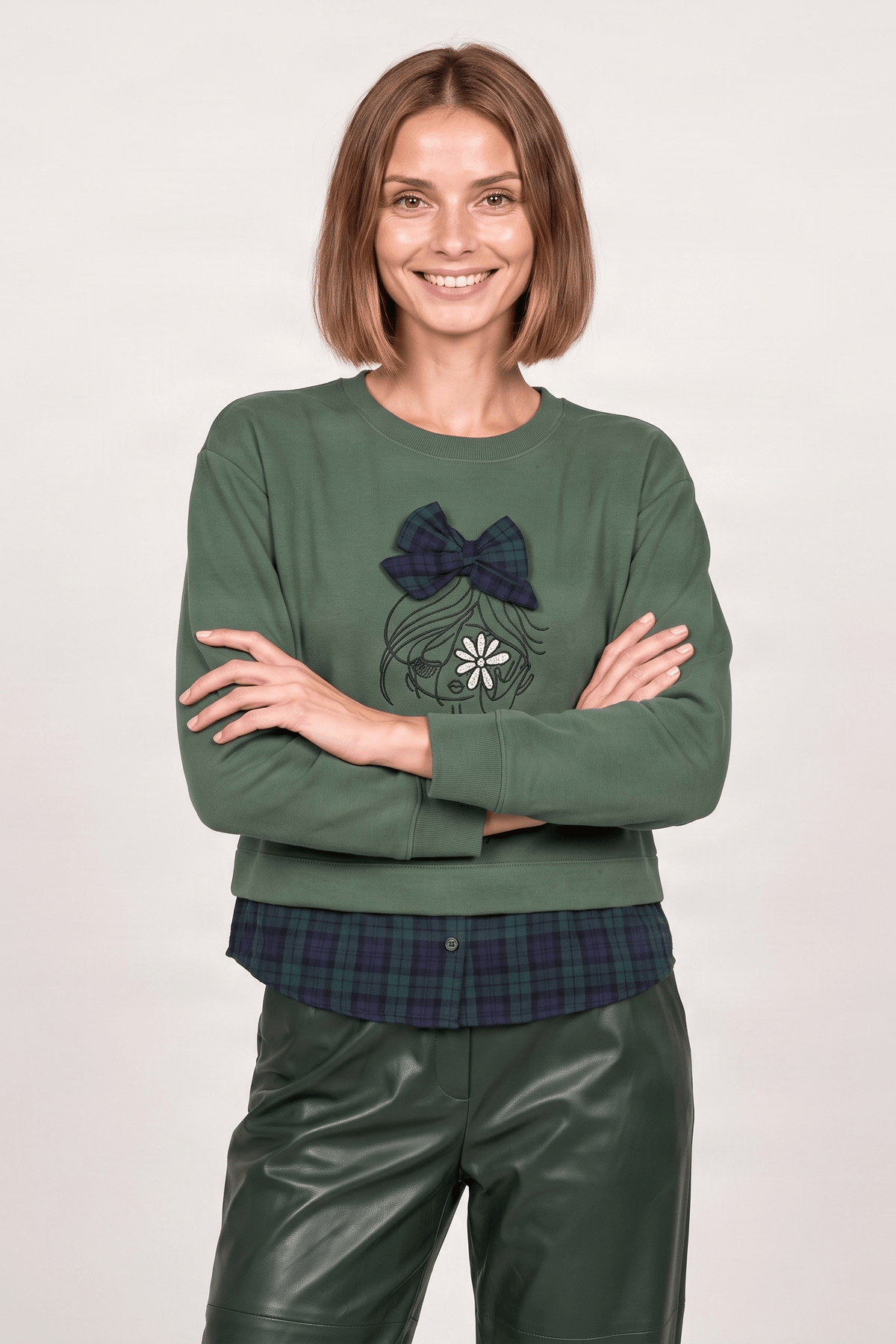 Camiseta verde con estampado muñeca y lazo cuadro escoces Lolitas&L - lolitasyl.com