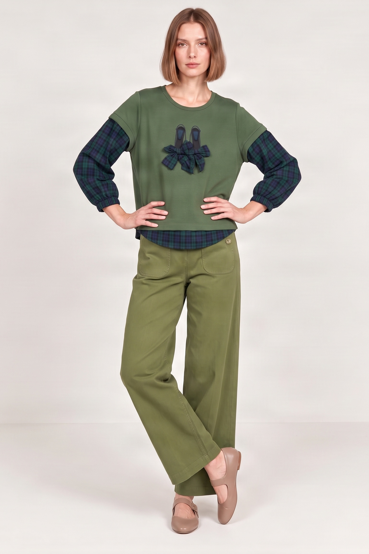 Camiseta verde con cuadro escoces azul bordado zapatillas Lolitas&L