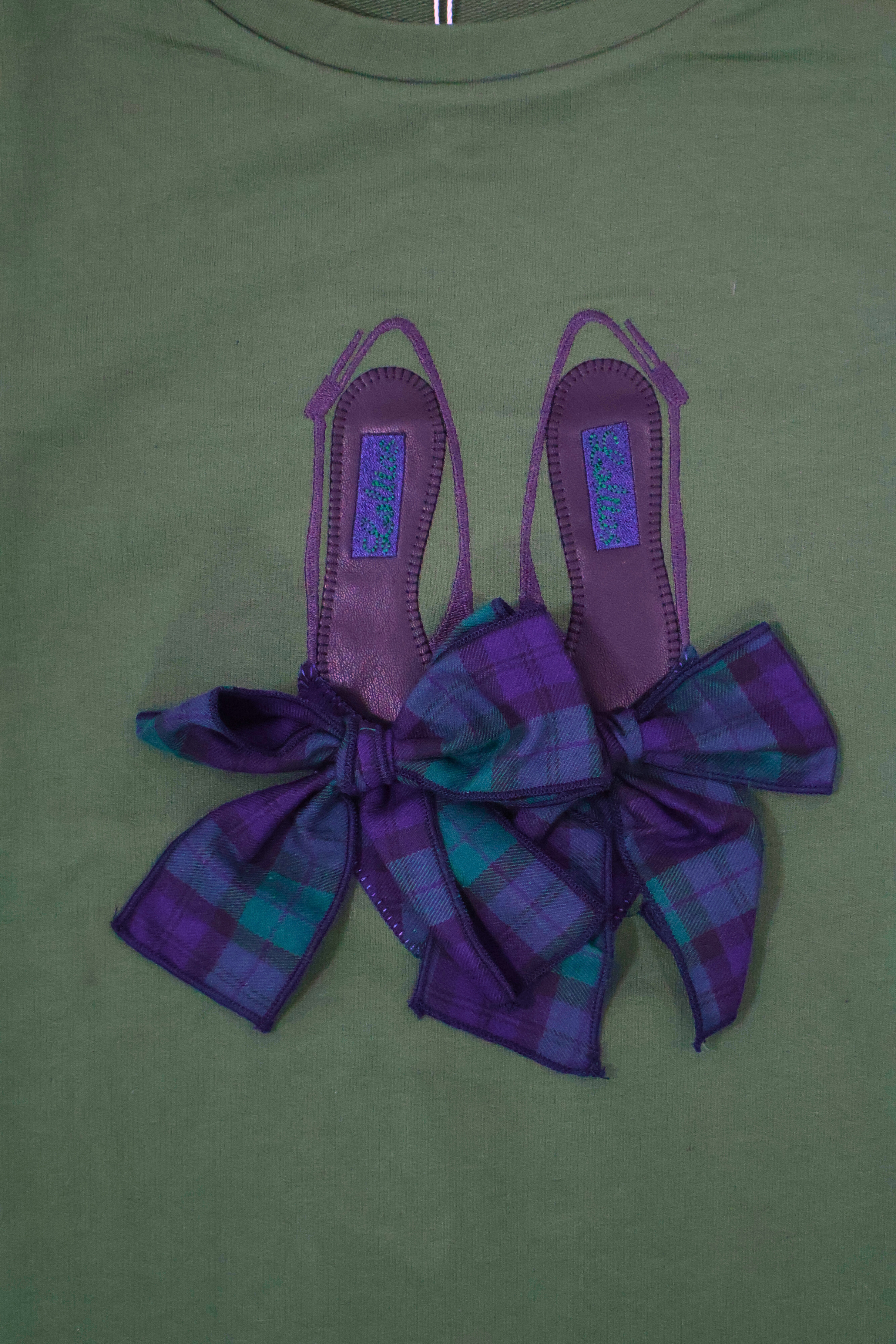 Camiseta verde con cuadro escoces azul bordado zapatillas Lolitas&L