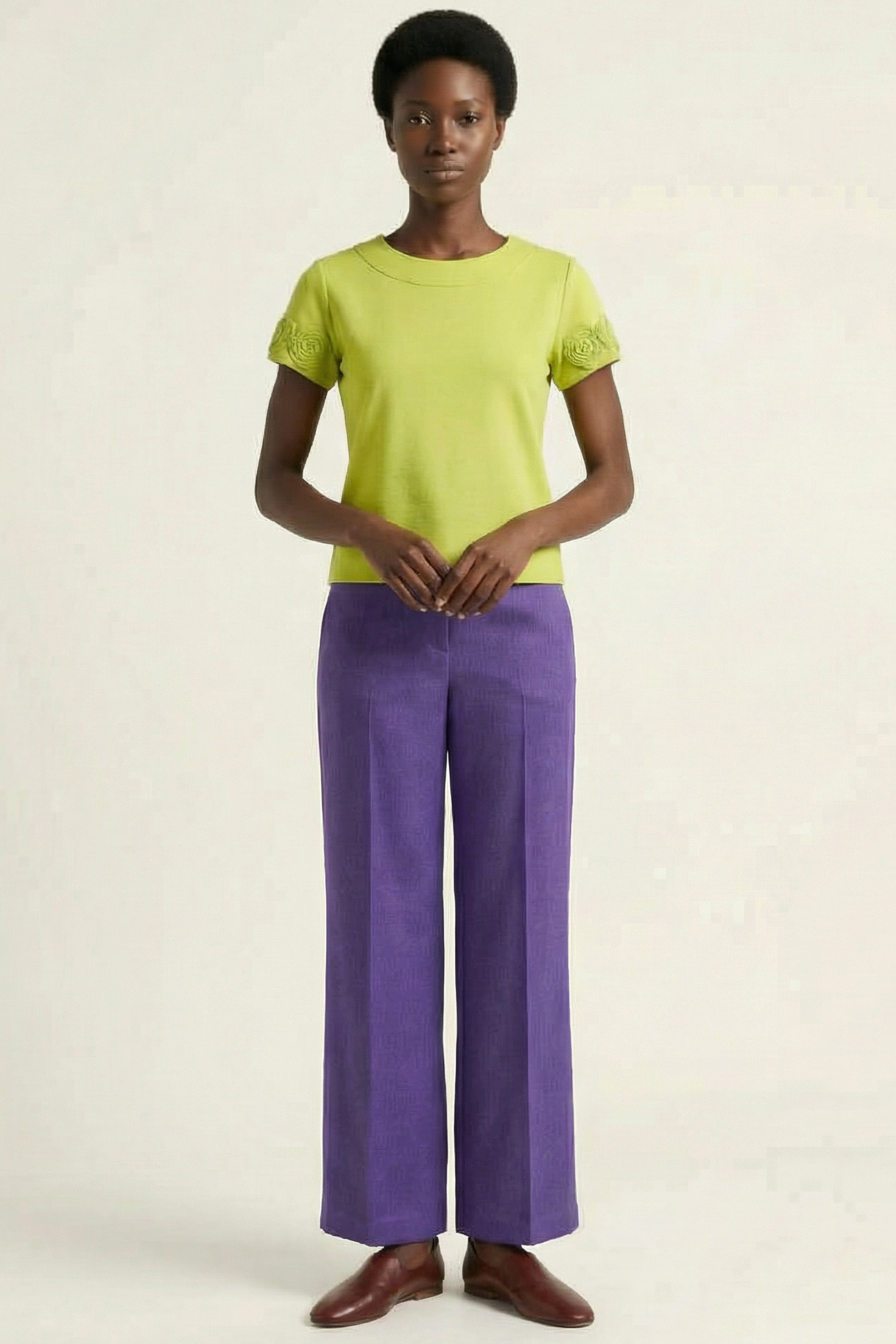 Camiseta verde fluor con bordado rosa en mangas Lolitas&L