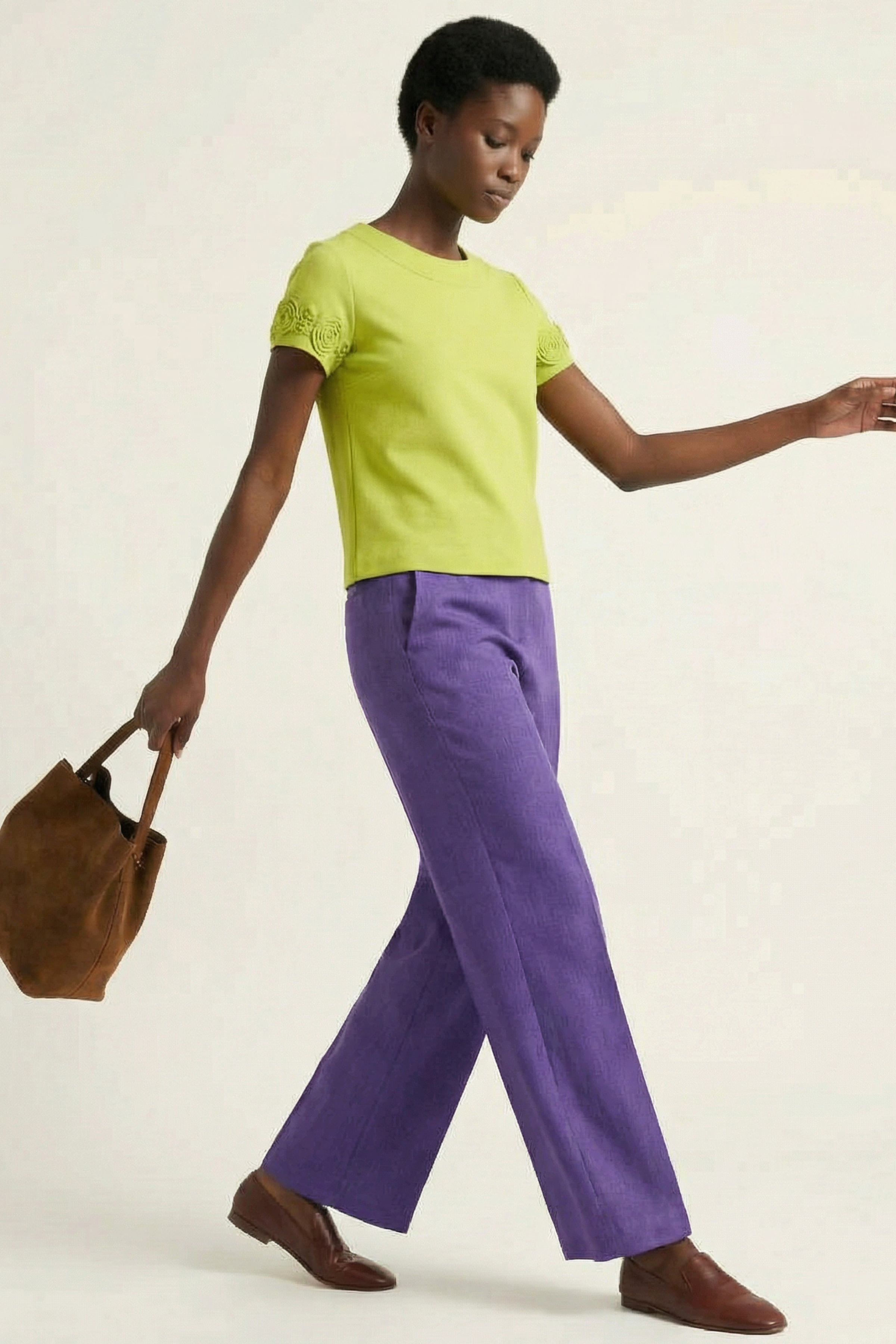 Camiseta verde fluor con bordado rosa en mangas Lolitas&L