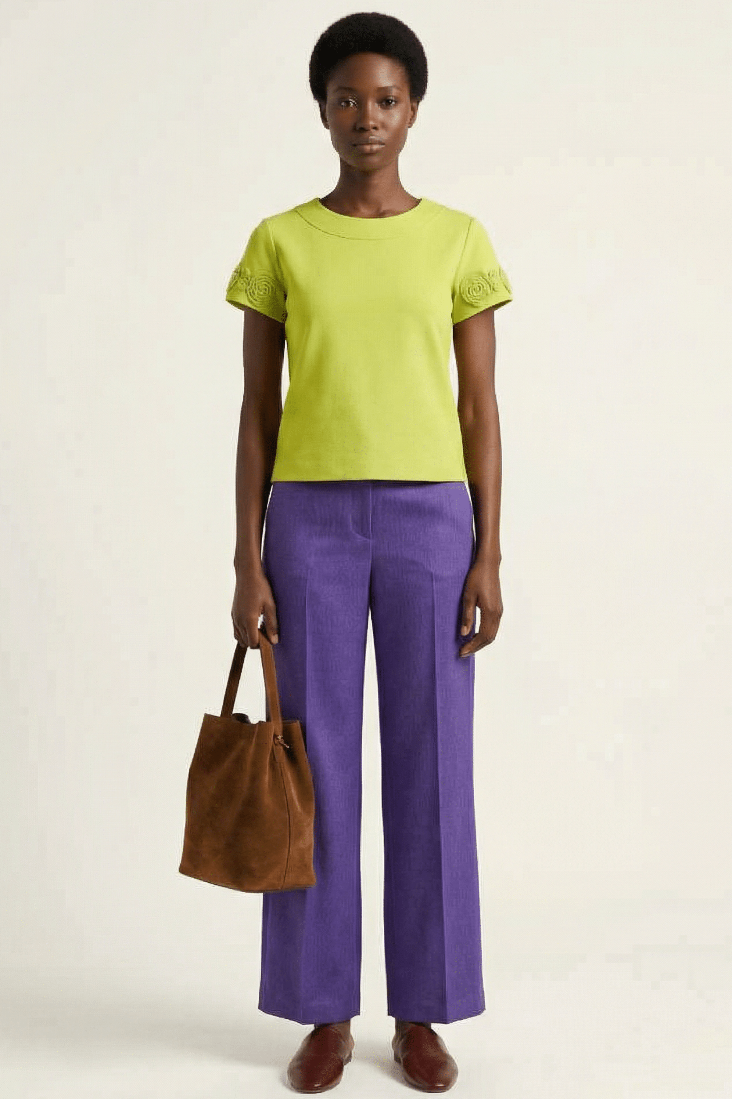 Camiseta verde fluor con bordado rosa en mangas Lolitas&L - lolitasyl.com