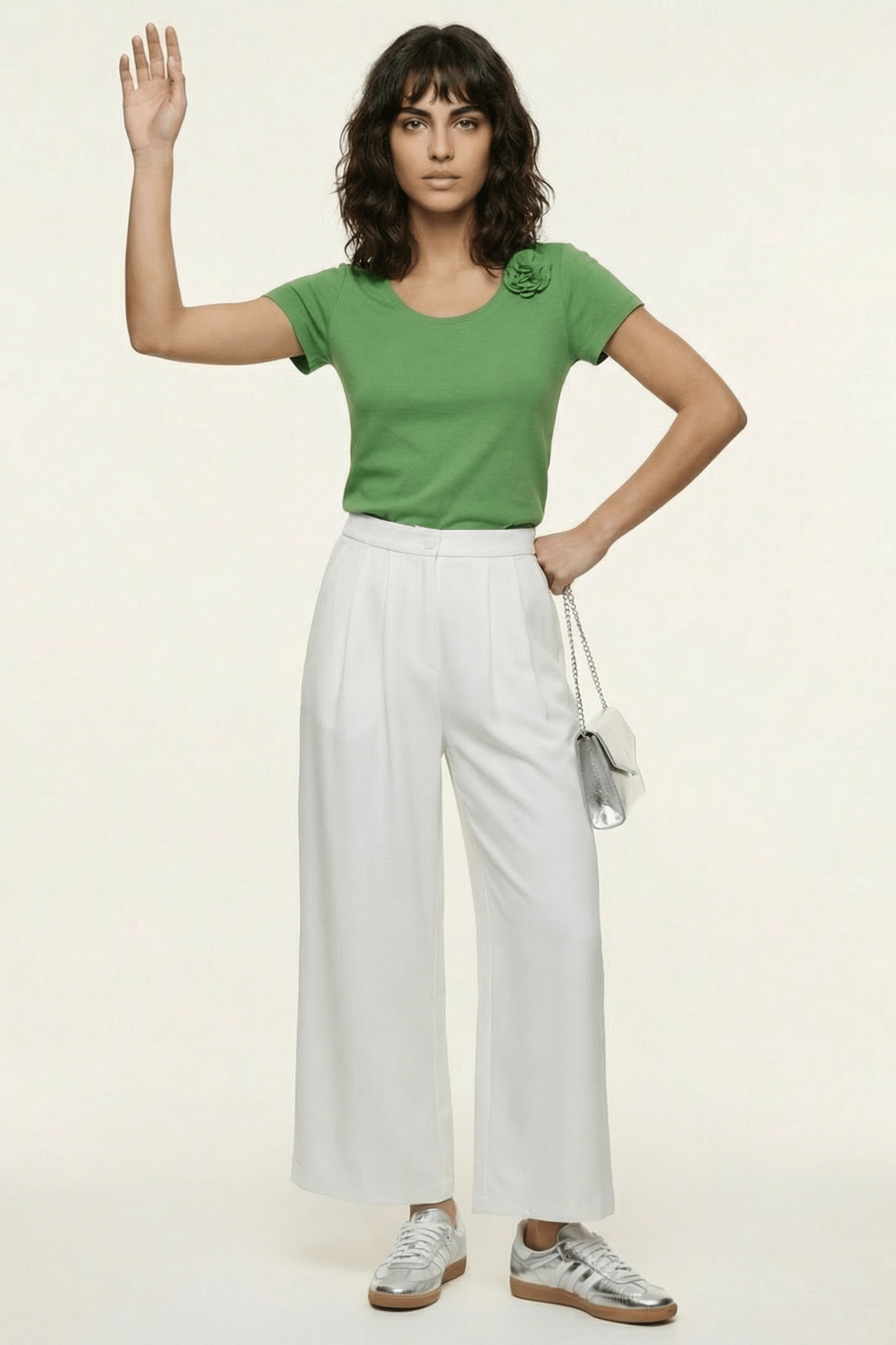 Camiseta verde manzana escote redondo con flor Lolitas&L - lolitasyl.com