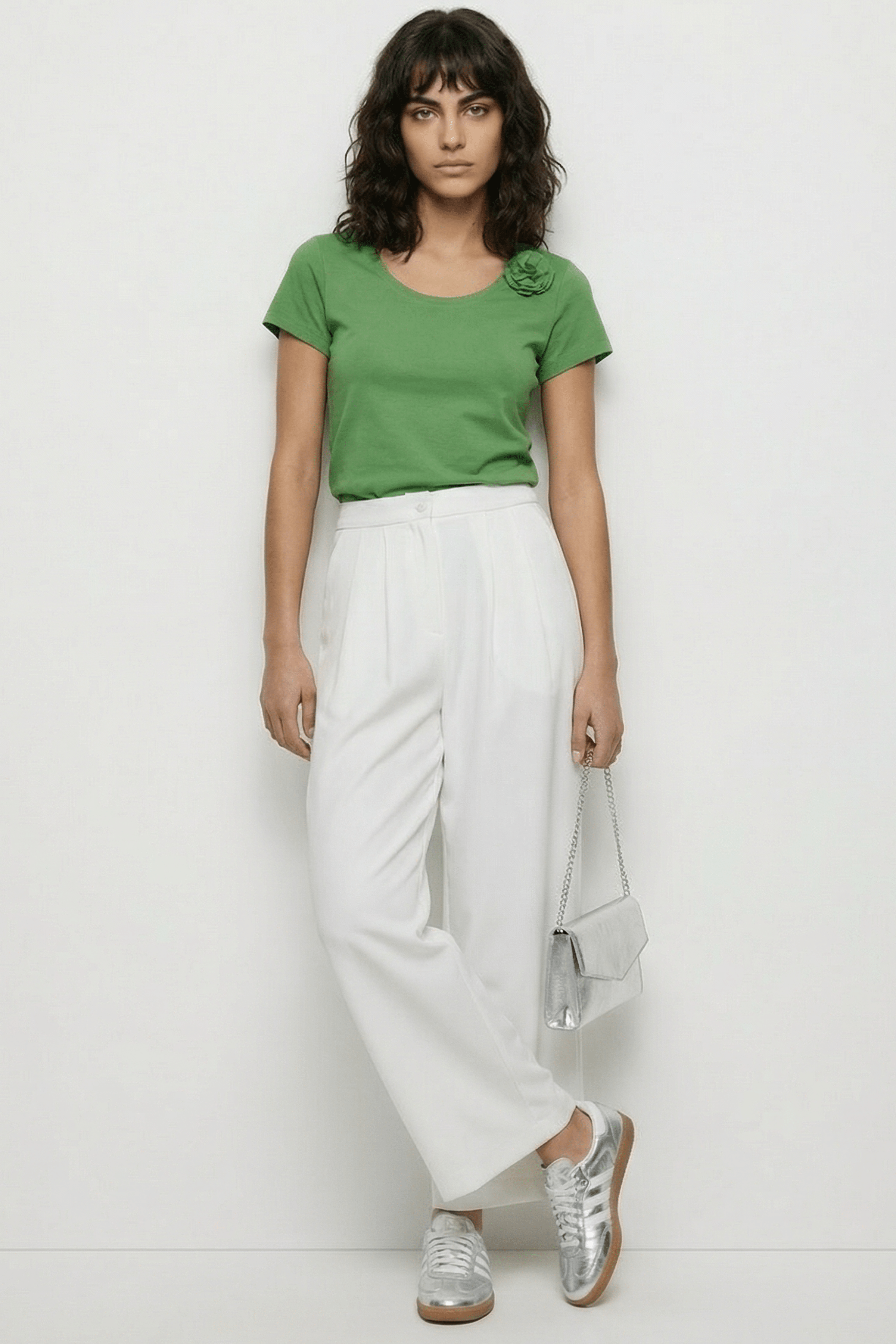 Camiseta verde manzana escote redondo con flor Lolitas&L - lolitasyl.com