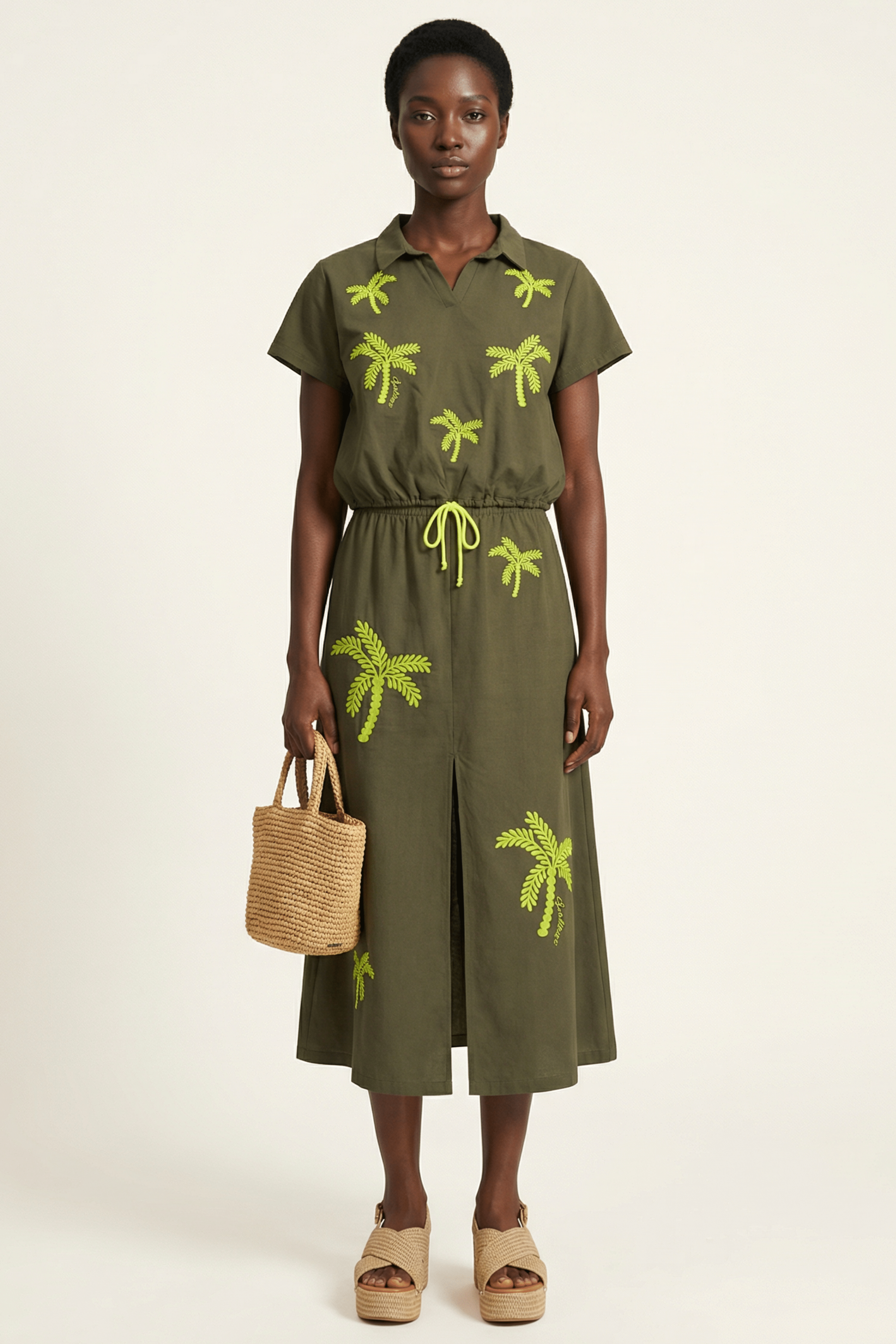 Camiseta verde militar con bordado palmeras cordon Lolitas&L - lolitasyl.com