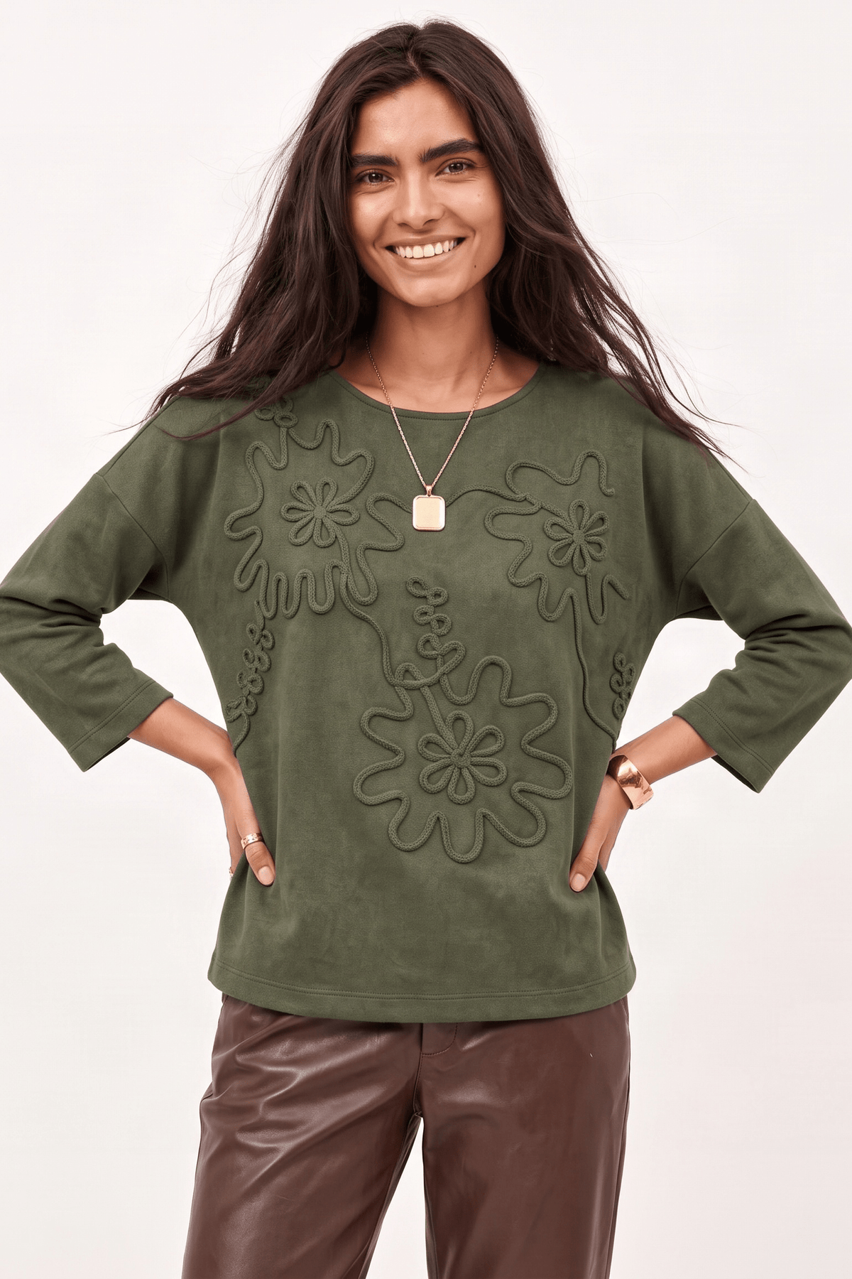 Camiseta Verde Militar de Algodón Jersey con Bordado en Cordón a Tono – Lolitas&L - lolitasyl.com