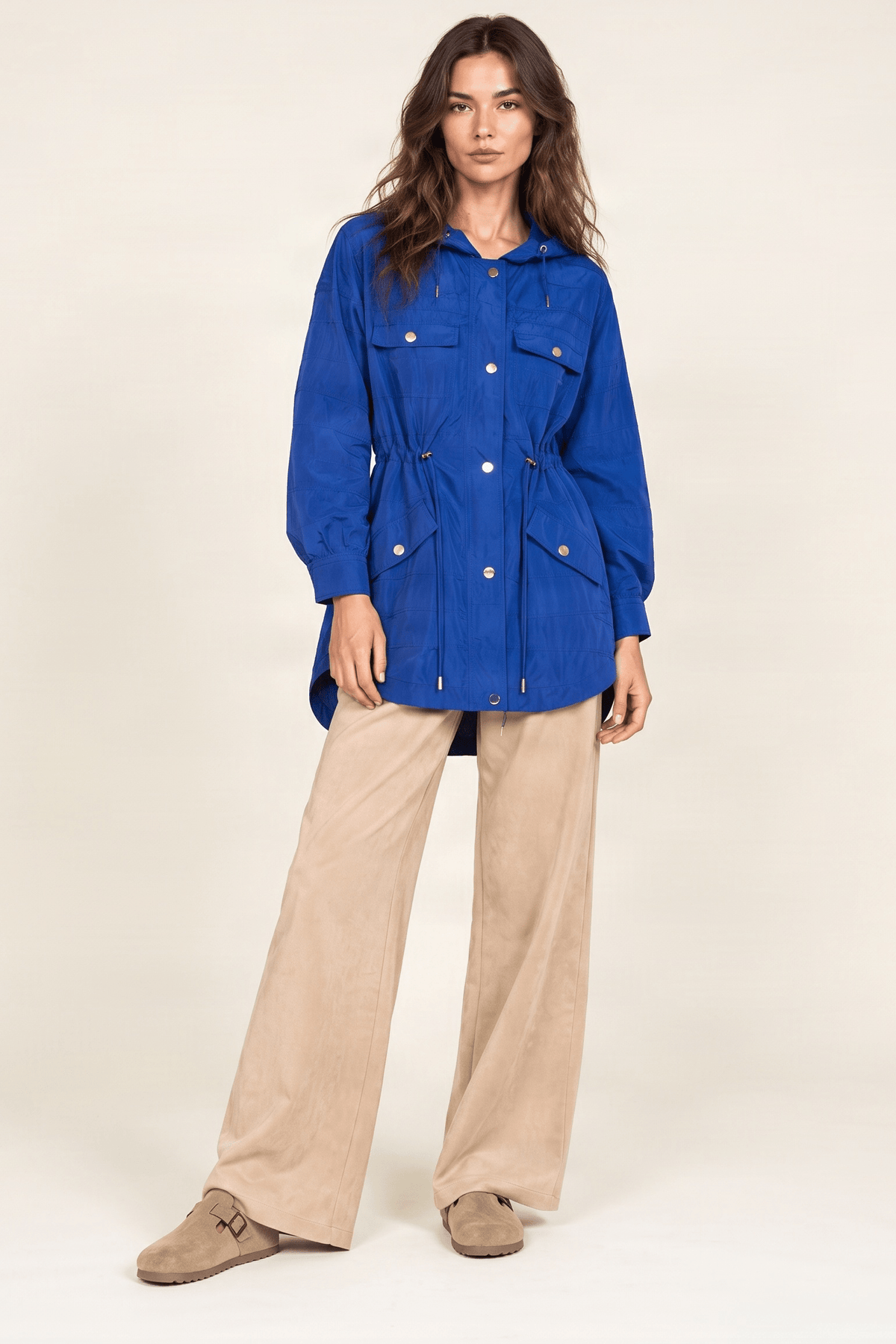 Cazadora azul bordada ajustada en la cintura y capucha Lolitas&L - lolitasyl.com