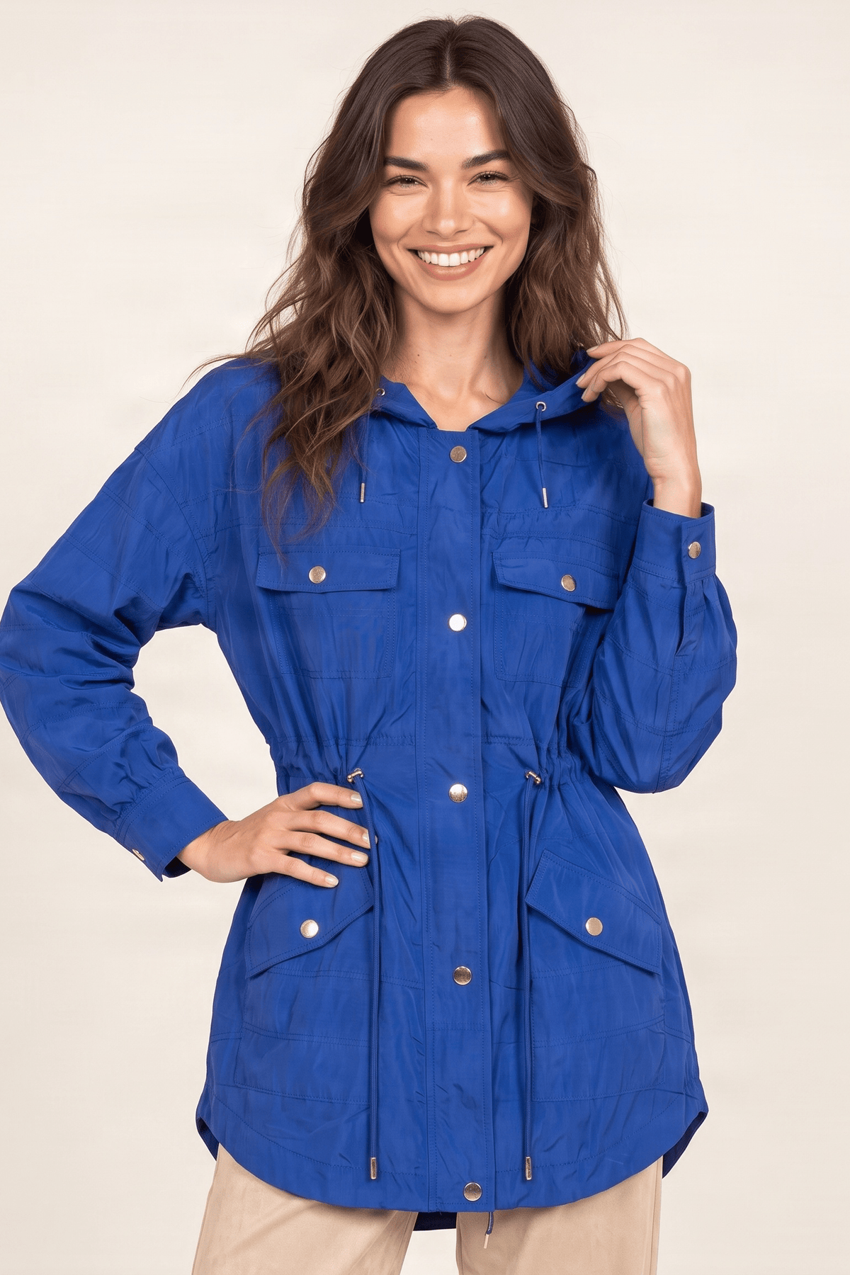 Cazadora azul bordada ajustada en la cintura y capucha Lolitas&L - lolitasyl.com