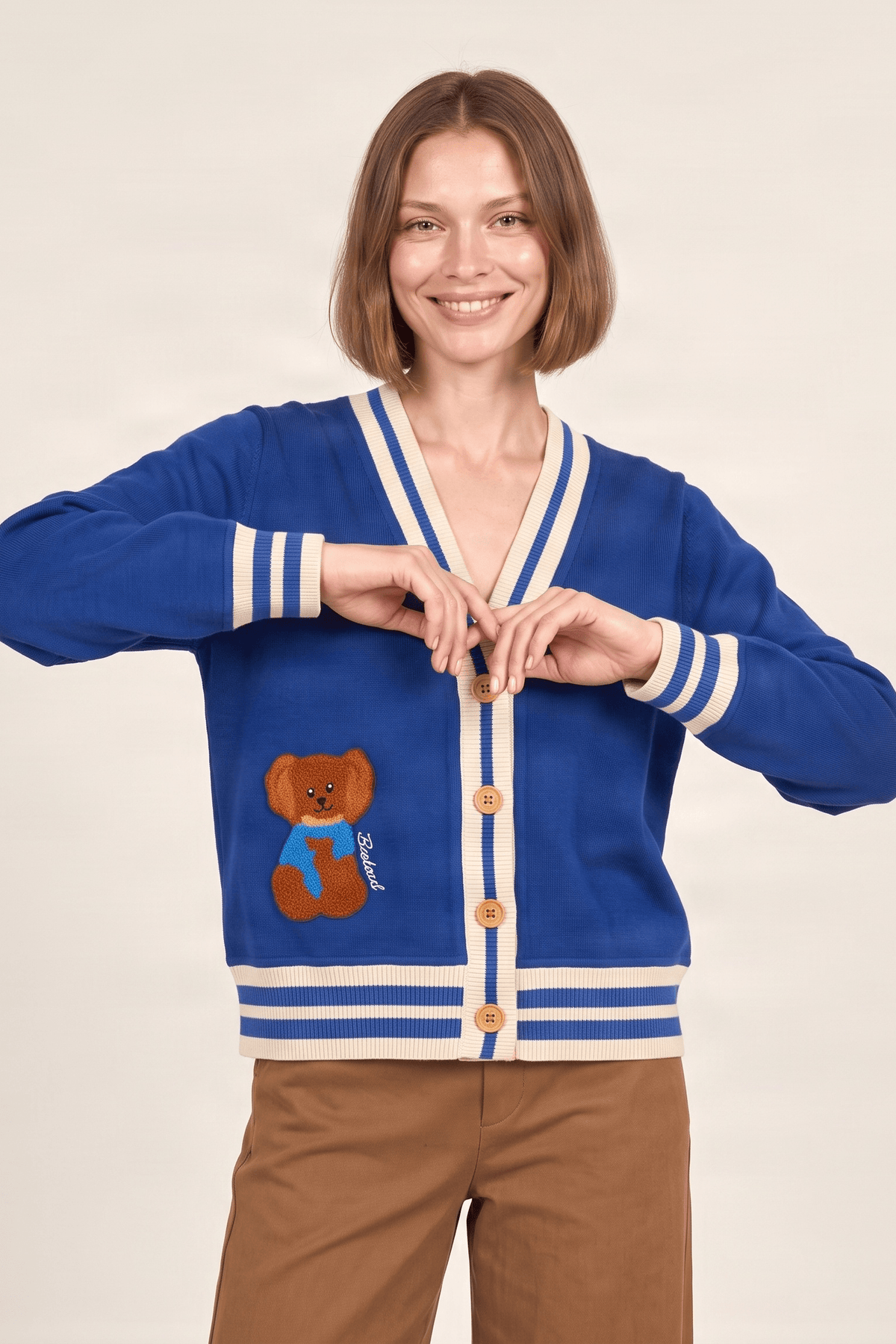 Chaqueta azul punto con elasticos y bordado Lolitas&L - lolitasyl.com