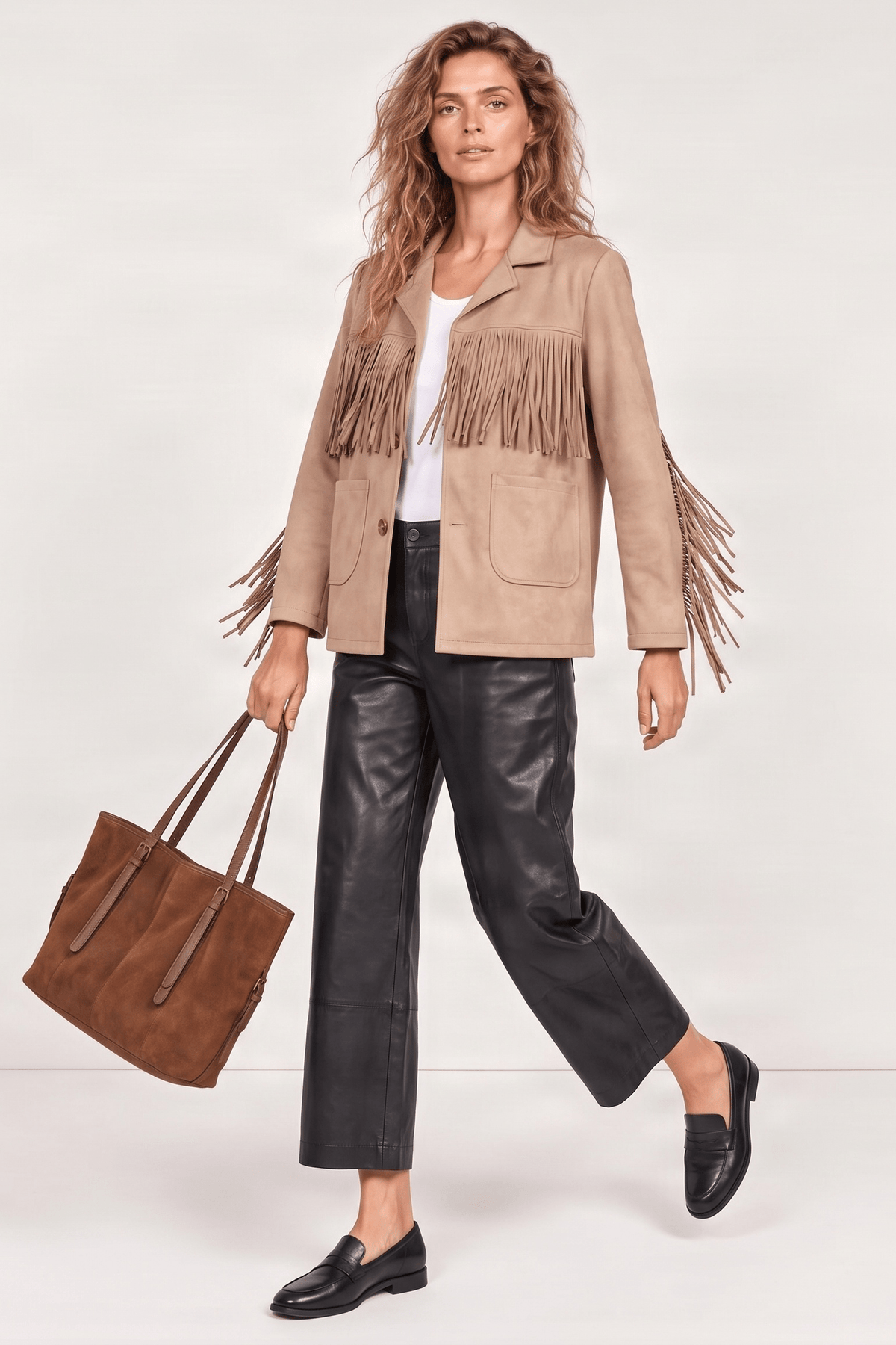 Chaqueta beig antelina con flecos y bolsillos Lolitas&L - lolitasyl.com