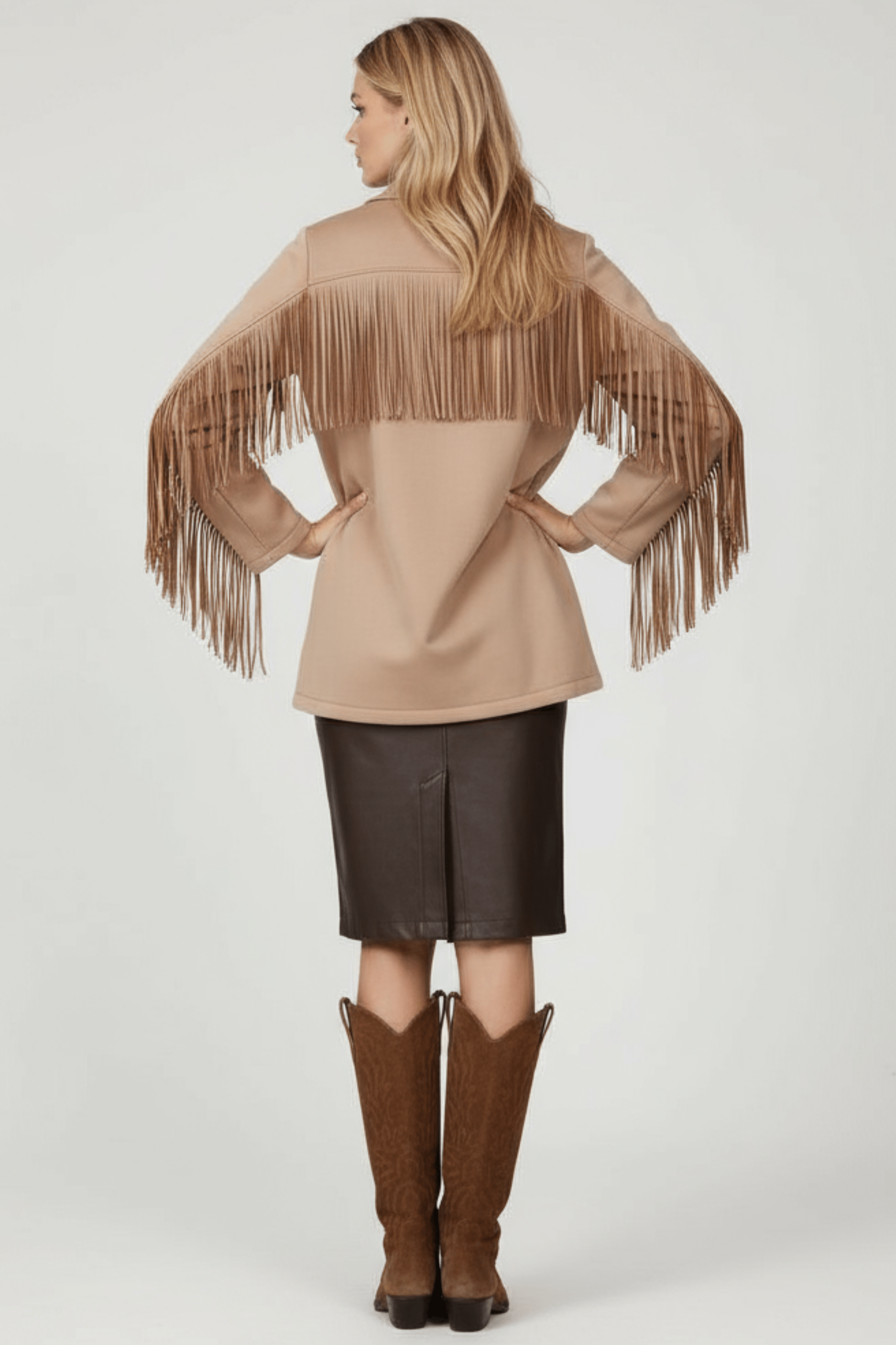 Chaqueta beig antelina con flecos y bolsillos Lolitas&L - lolitasyl.com