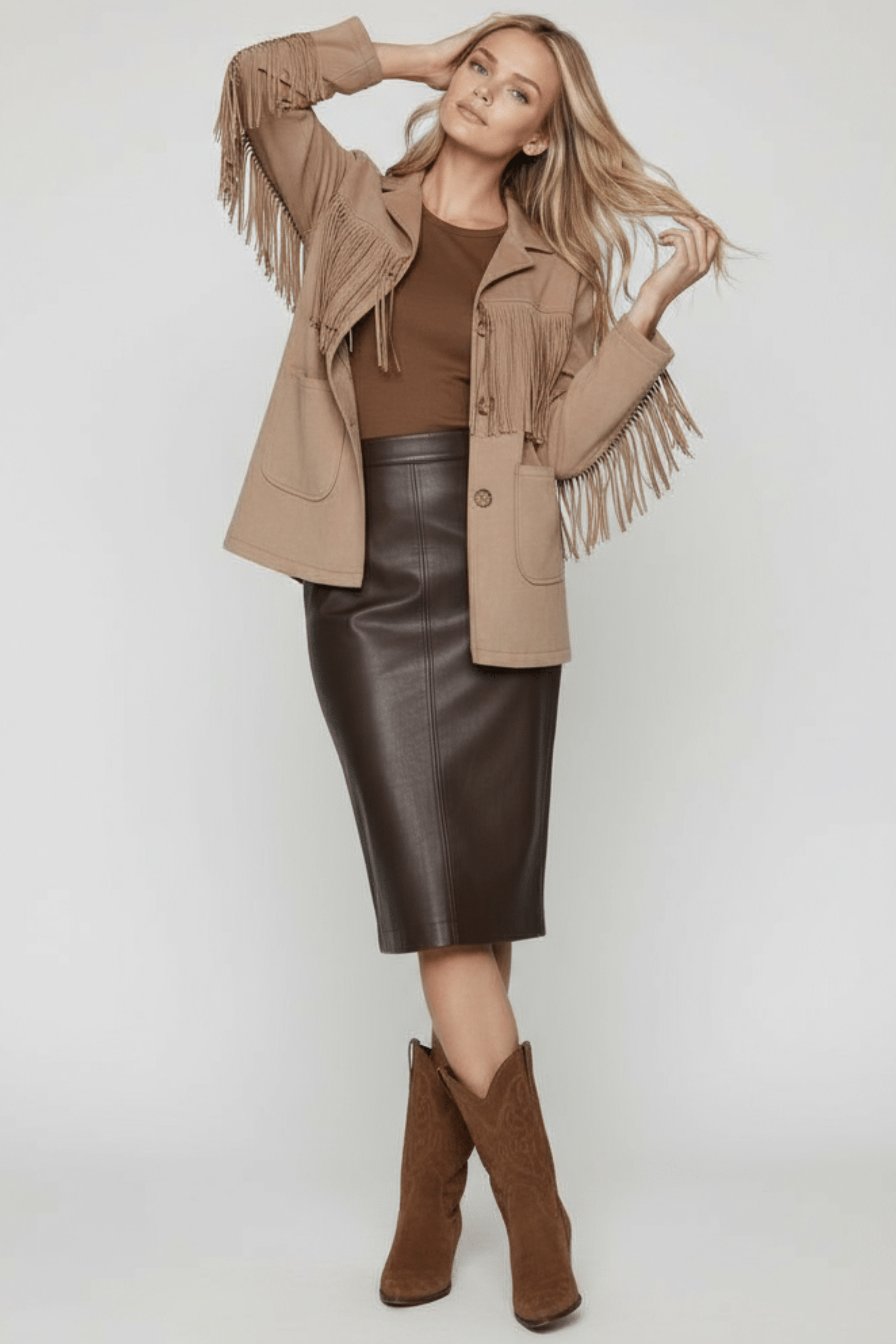 Chaqueta beig antelina con flecos y bolsillos Lolitas&L - lolitasyl.com