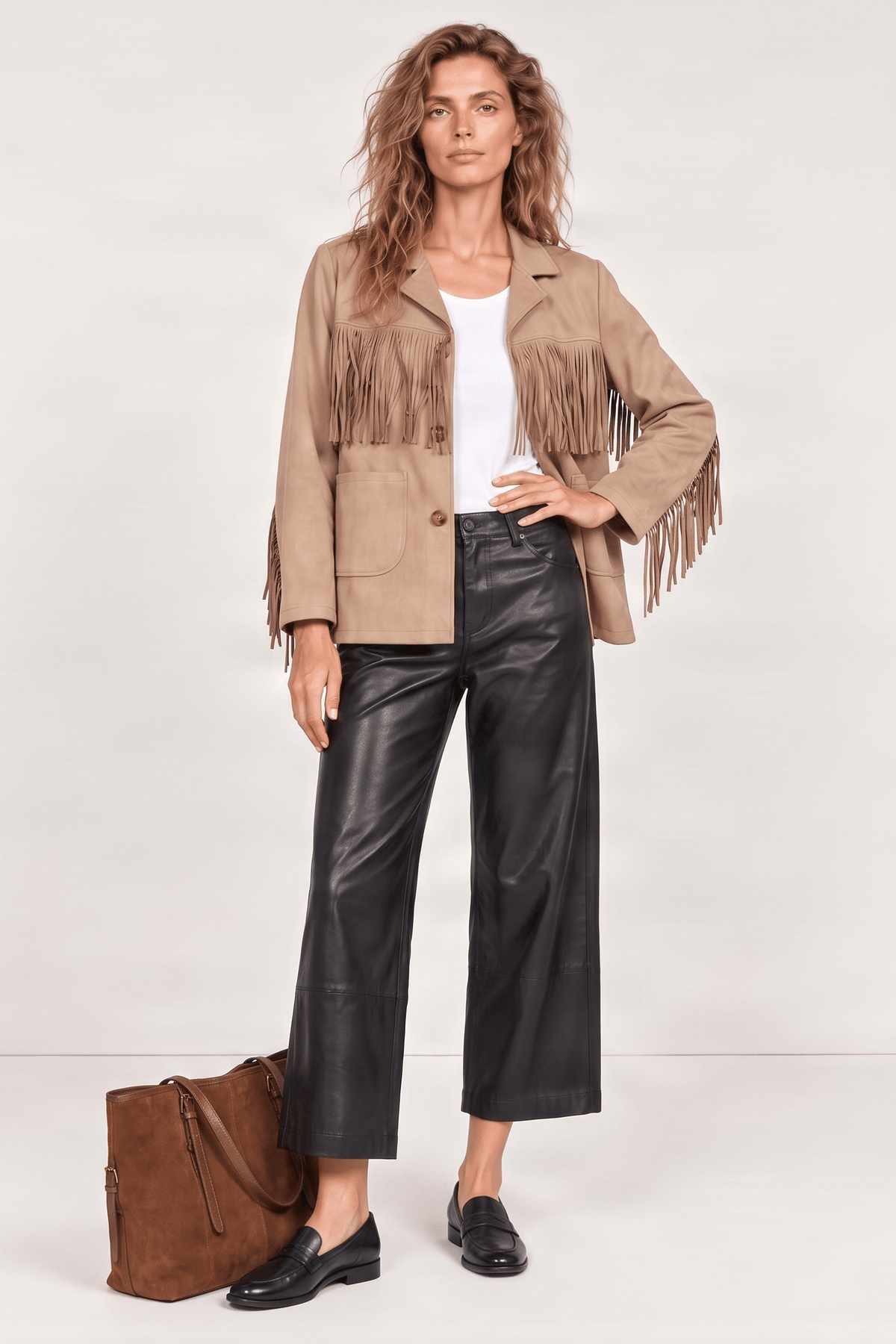 Chaqueta beig antelina con flecos y bolsillos Lolitas&L - lolitasyl.com