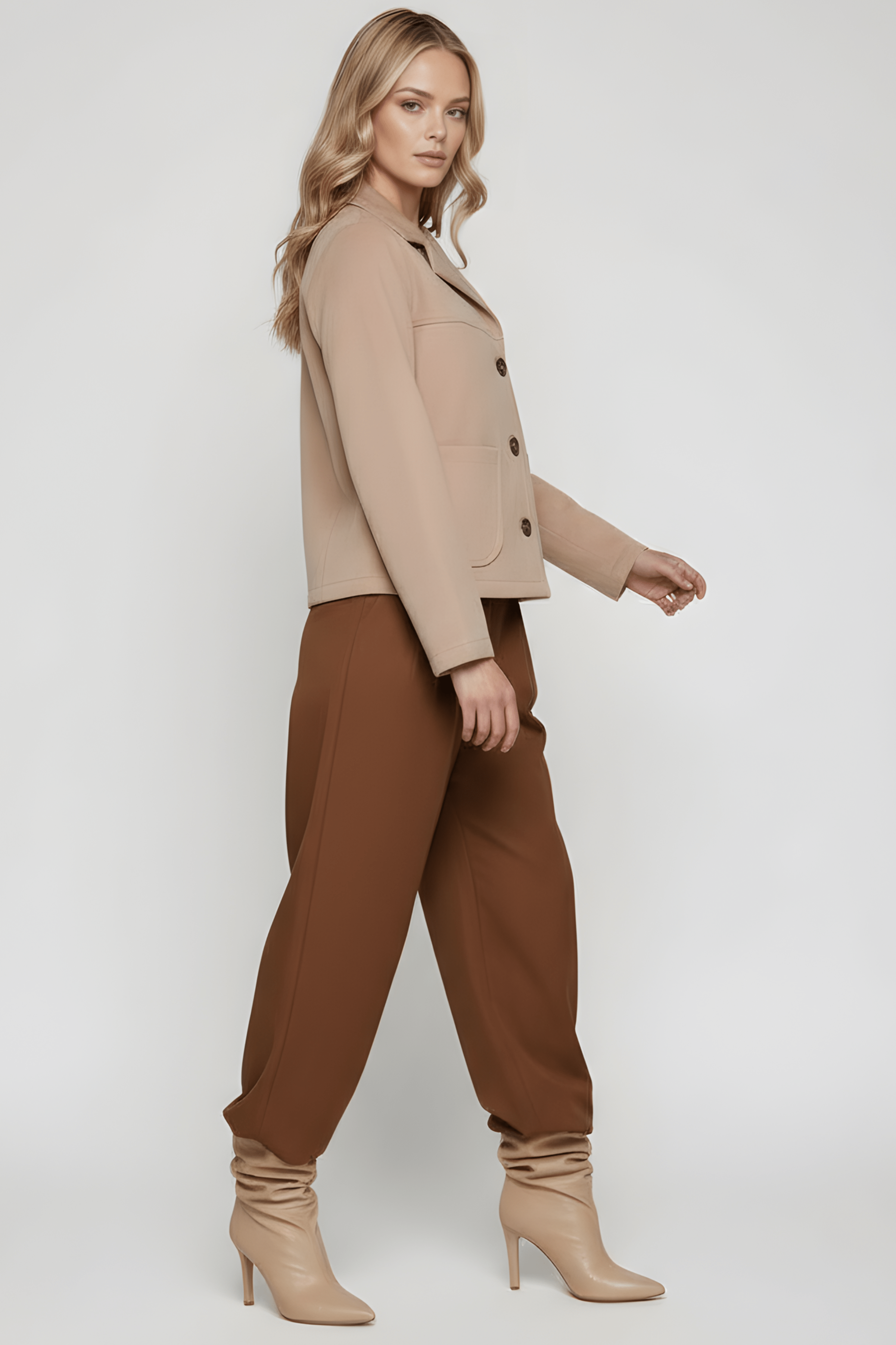 Chaqueta beige corta antelina con automaticos Lolitas&L - lolitasyl.com