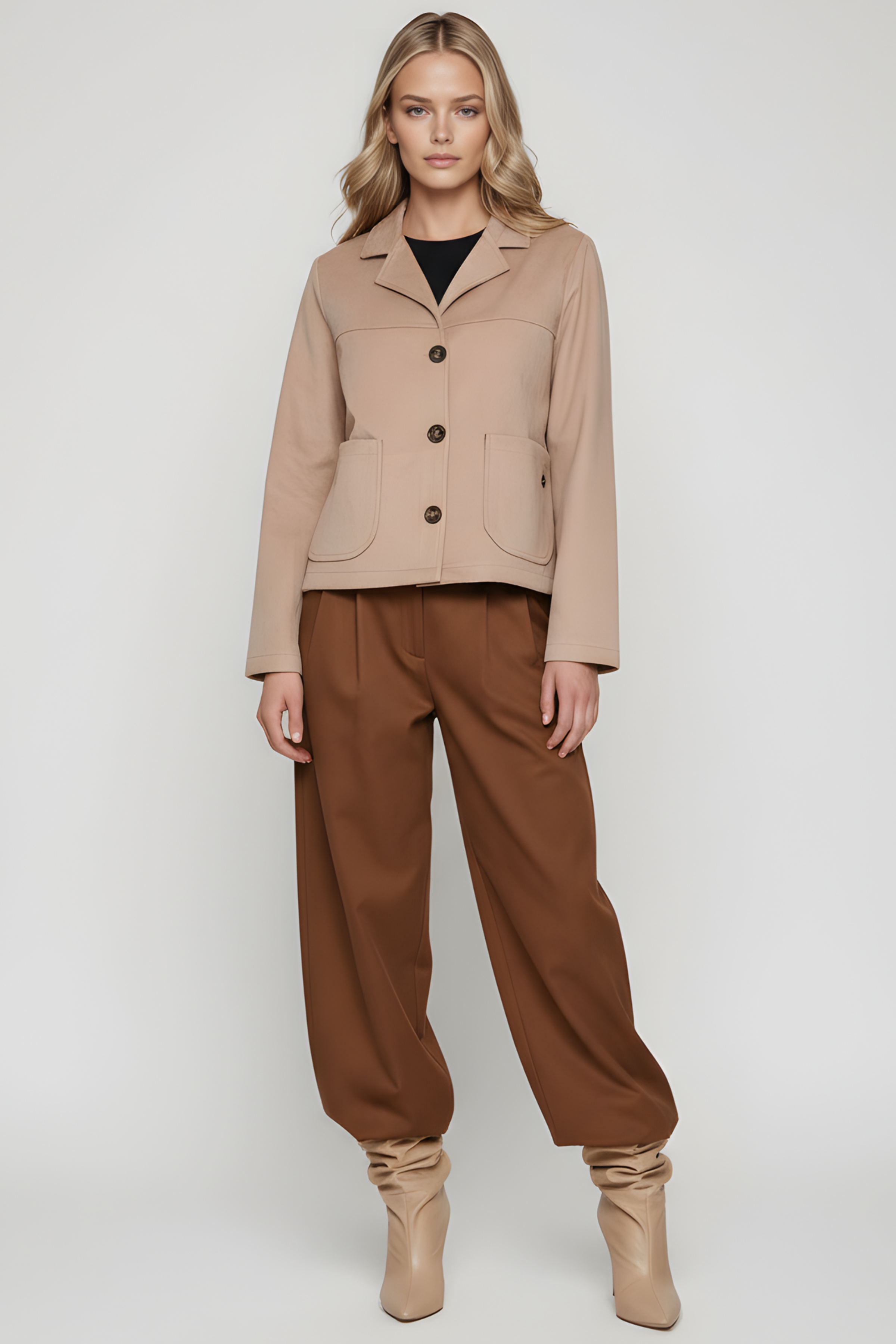 Chaqueta beige corta antelina con automaticos Lolitas&L