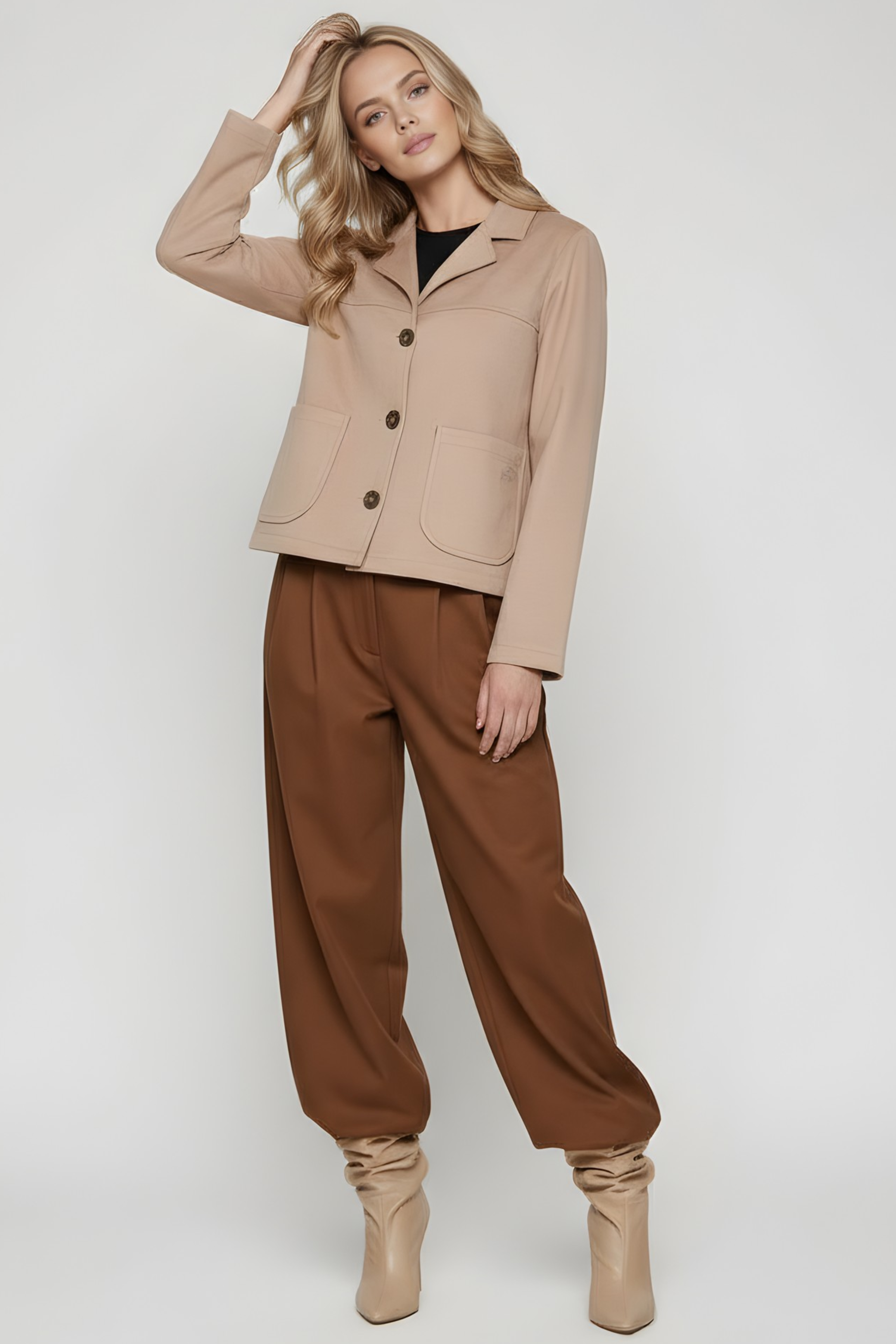 Chaqueta beige corta antelina con automaticos Lolitas&L