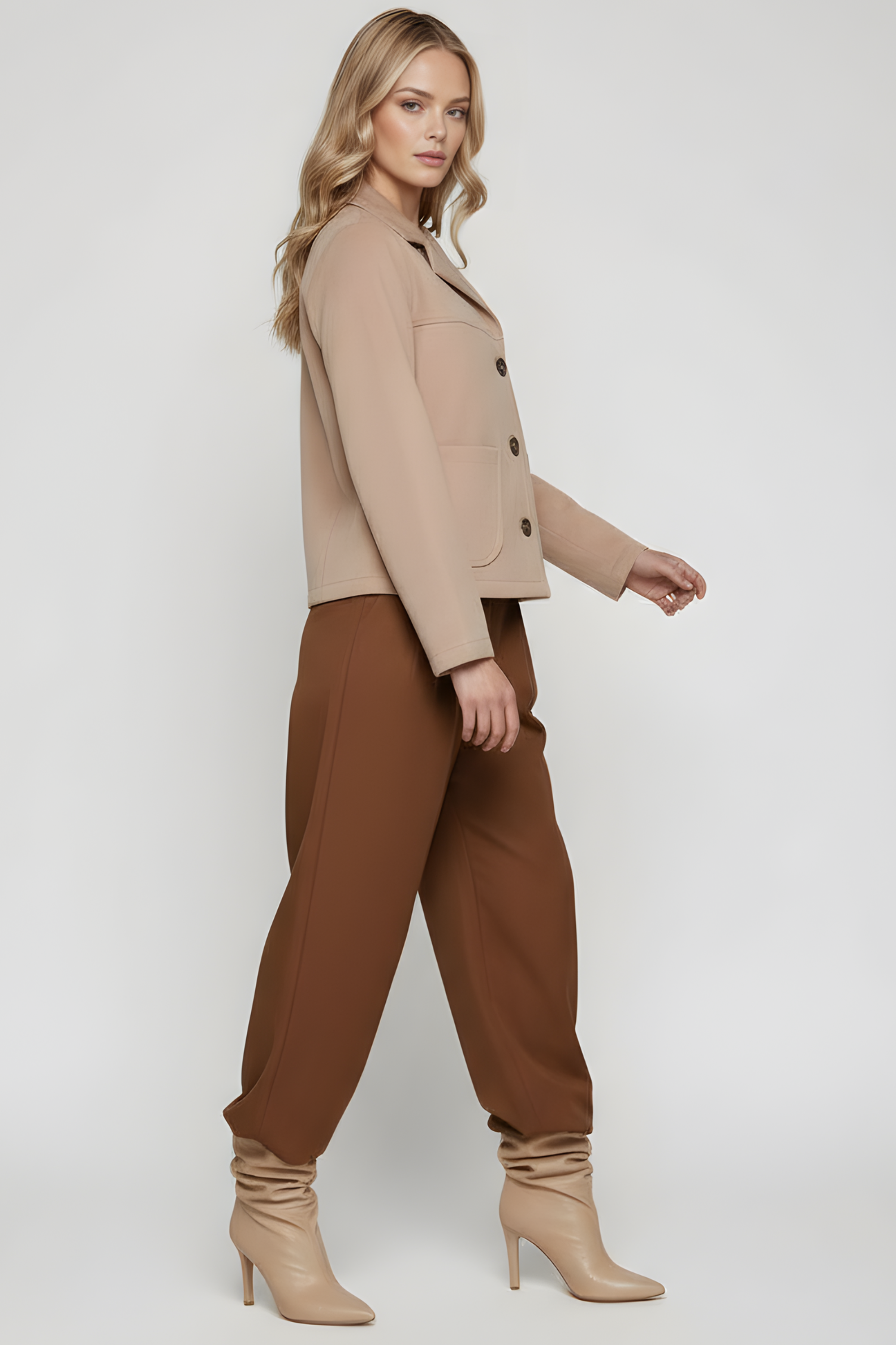 Chaqueta beige corta antelina con automaticos Lolitas&L