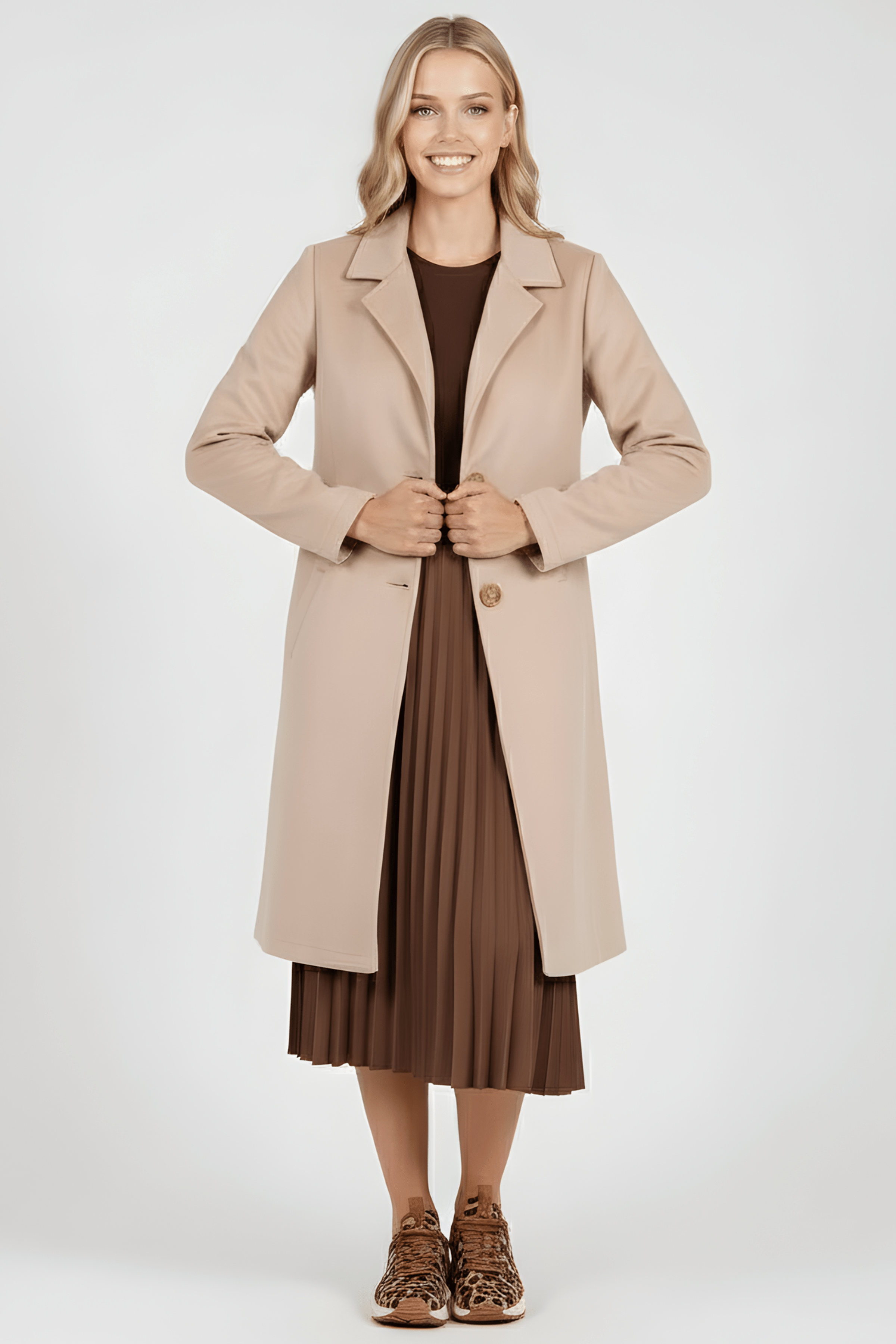 Chaqueta beige larga de antelina abotonada Lolitas&L - lolitasyl.com