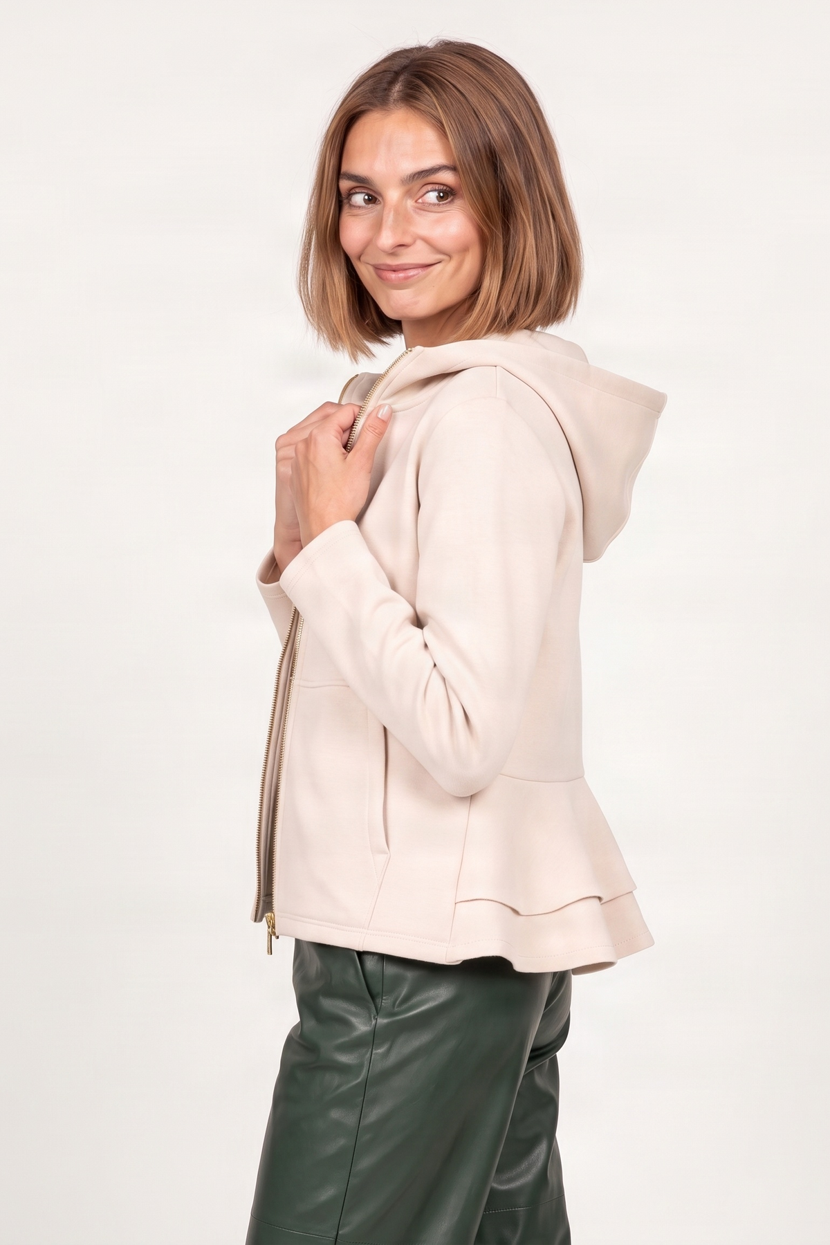 Chaqueta crema capucha con cremallera y manga larga Lolitas&L
