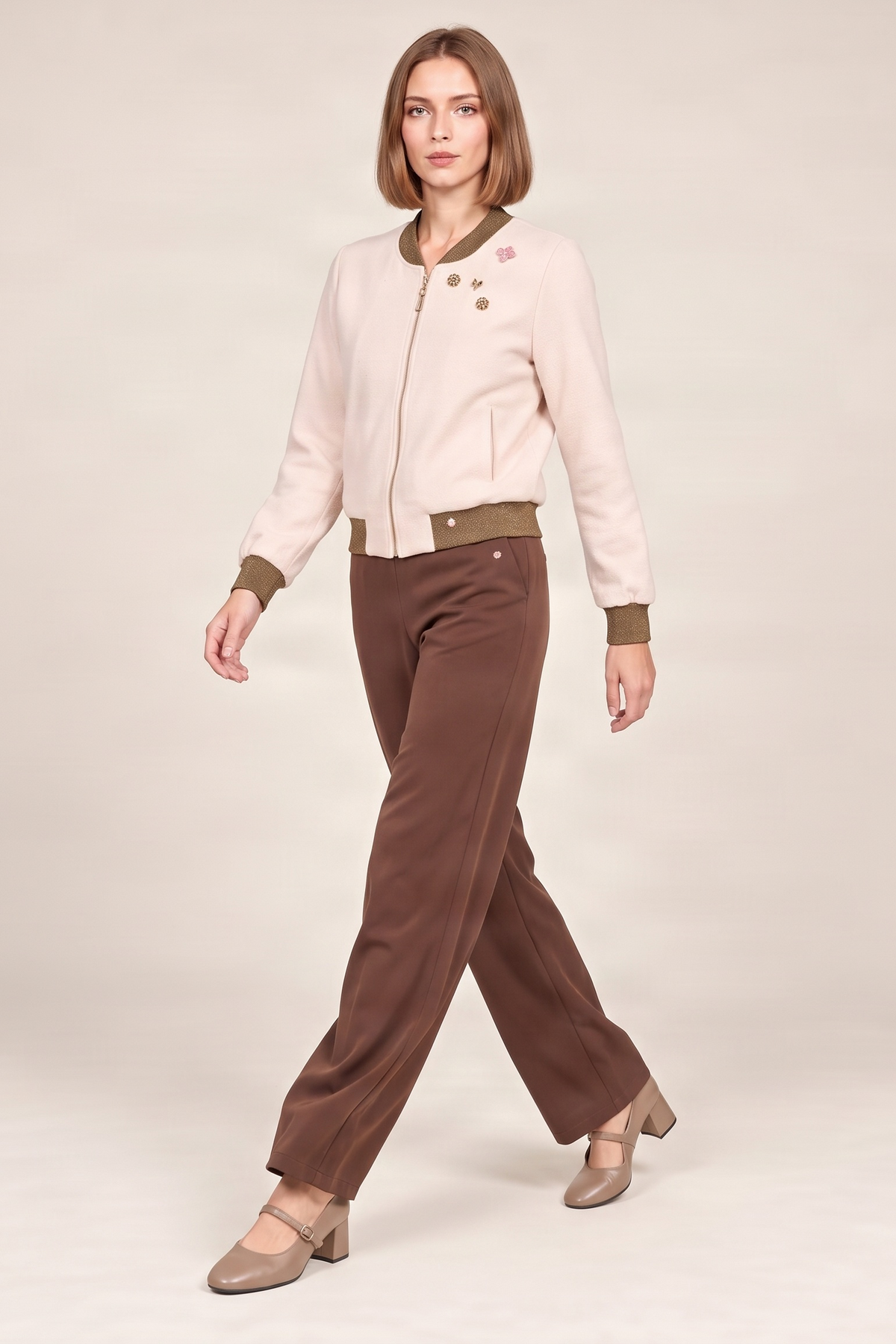 Chaqueta crema cremallera con detalles de broche mosca Lolitas&L