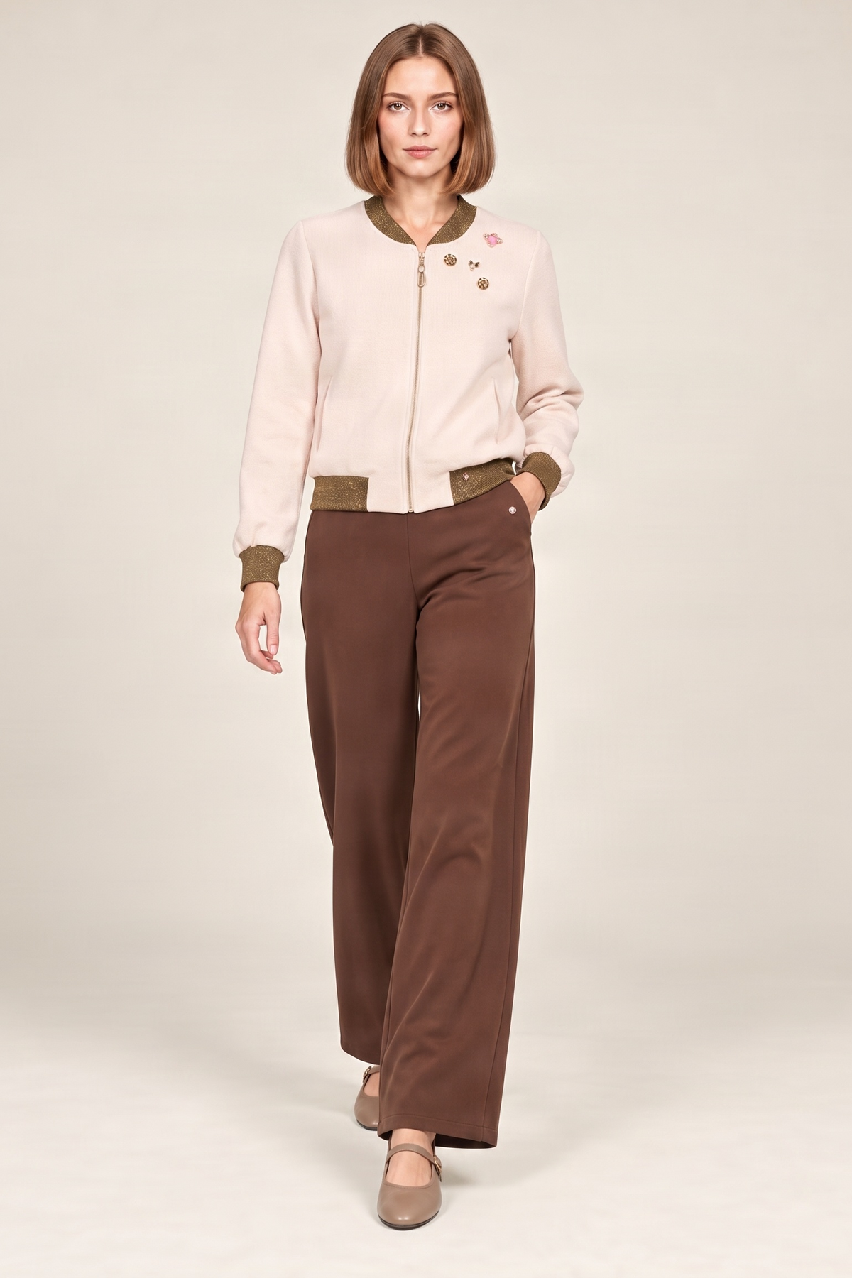 Chaqueta crema cremallera con detalles de broche mosca Lolitas&L