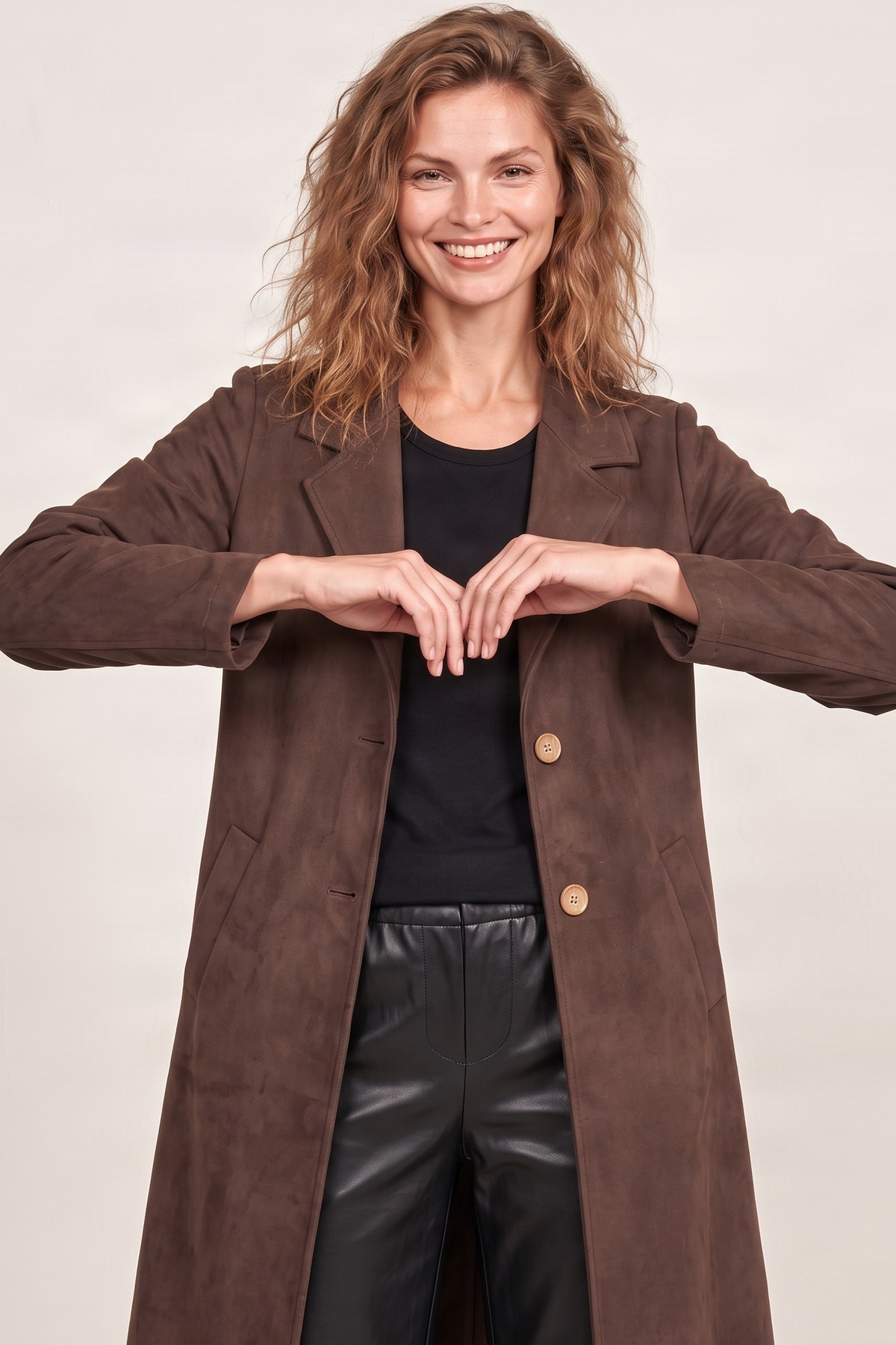 Chaqueta marron larga de antelina abotonada Lolitas&L