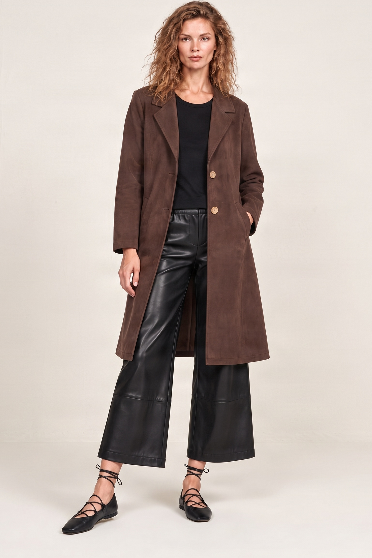 Chaqueta marron larga de antelina abotonada Lolitas&L