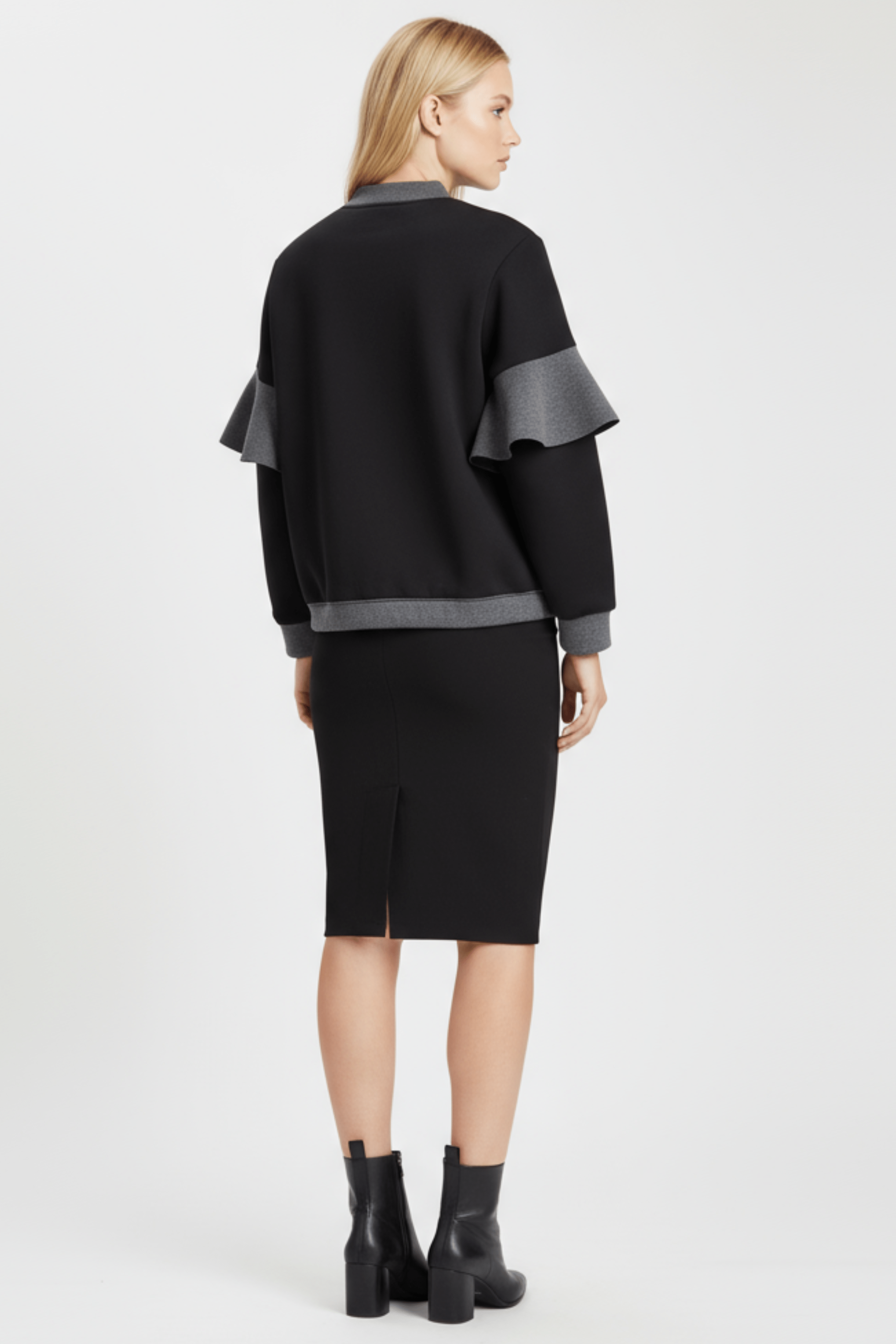 Chaqueta negra con cremallera y volantes Lolitas&L - lolitasyl.com