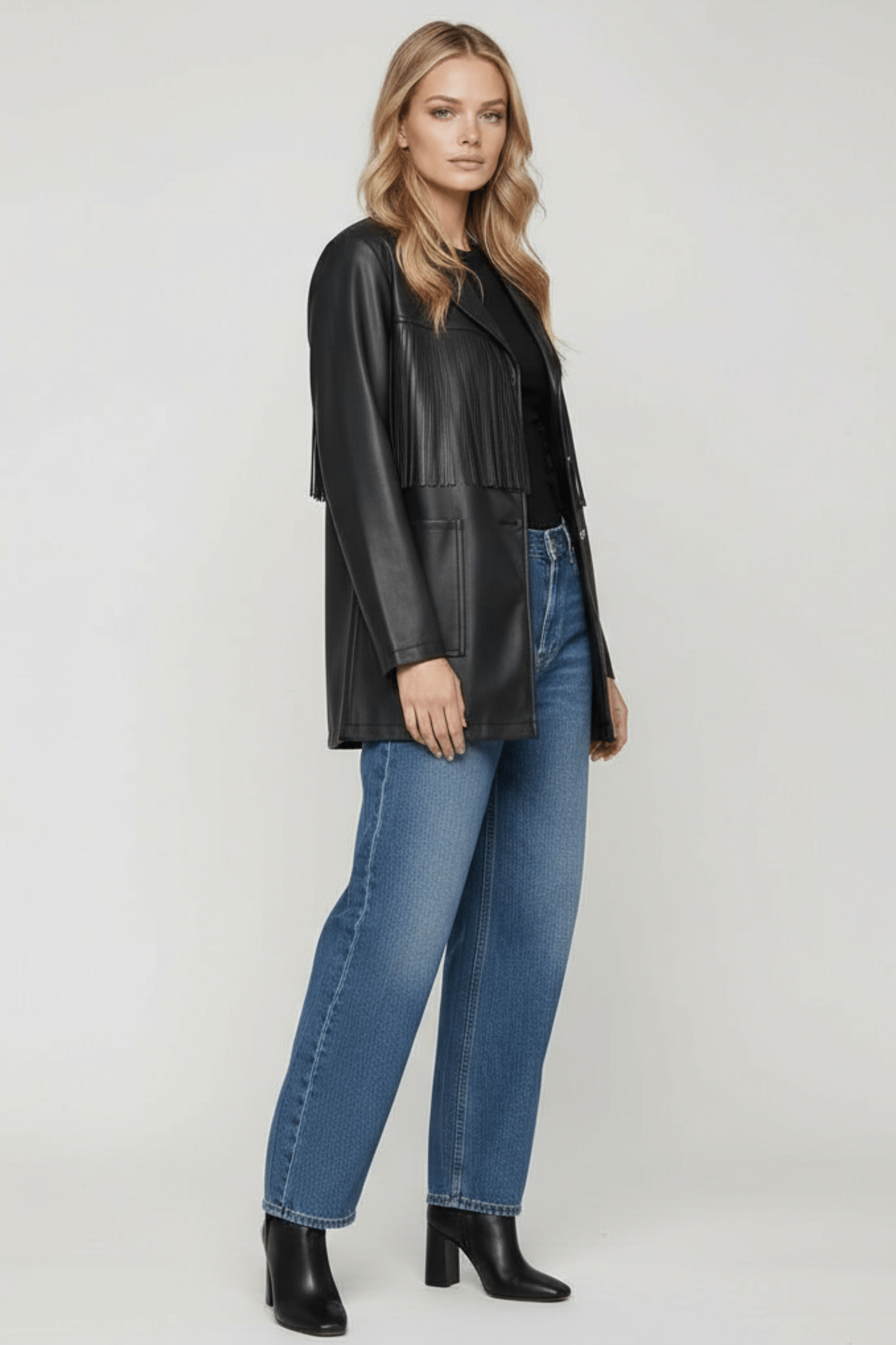 Chaqueta negra larga polipiel con flecos y bolsillos Lolitas&L - lolitasyl.com