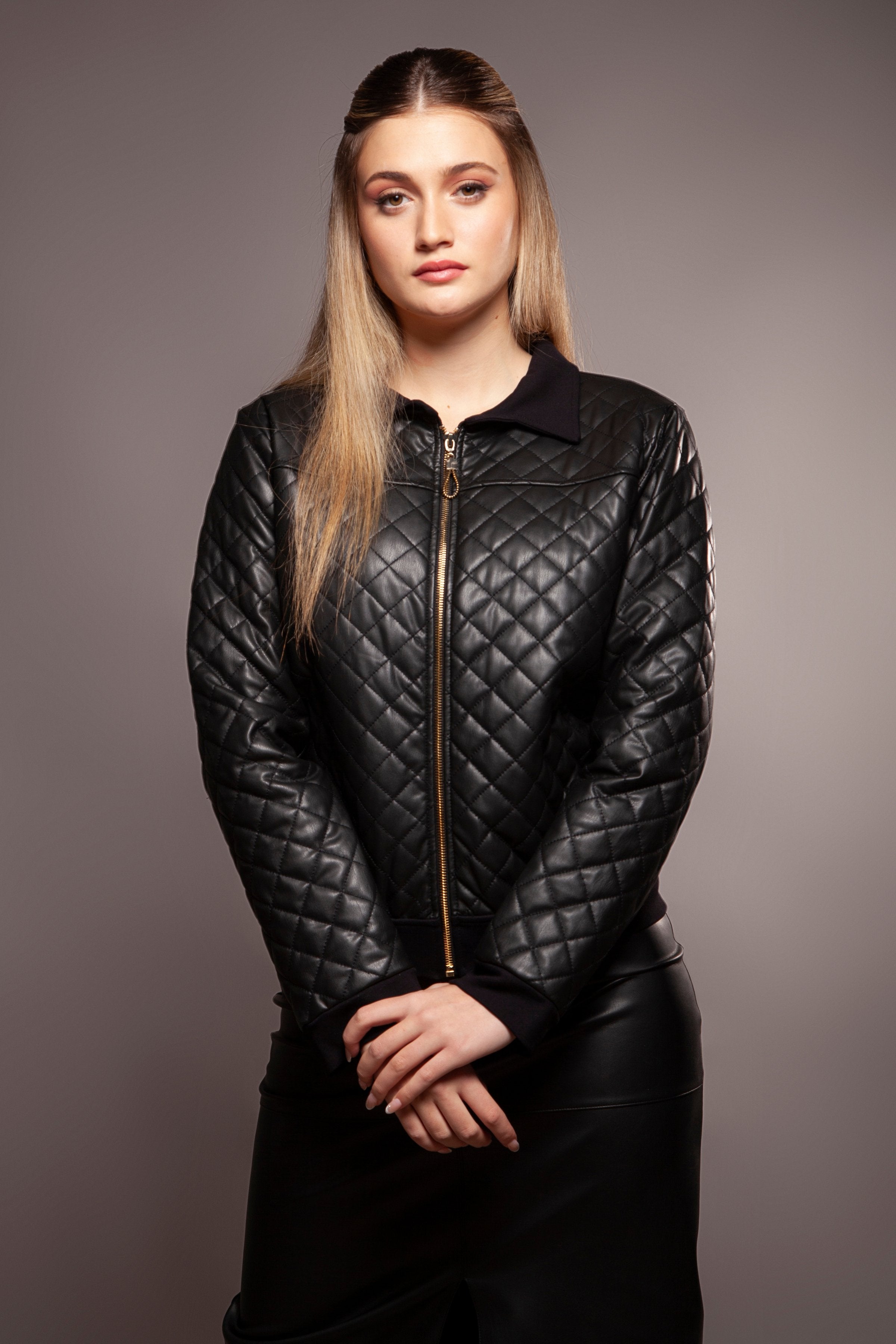 Chaqueta negra polipiel guateada con cremallera Lolitas&L - lolitasyl.com