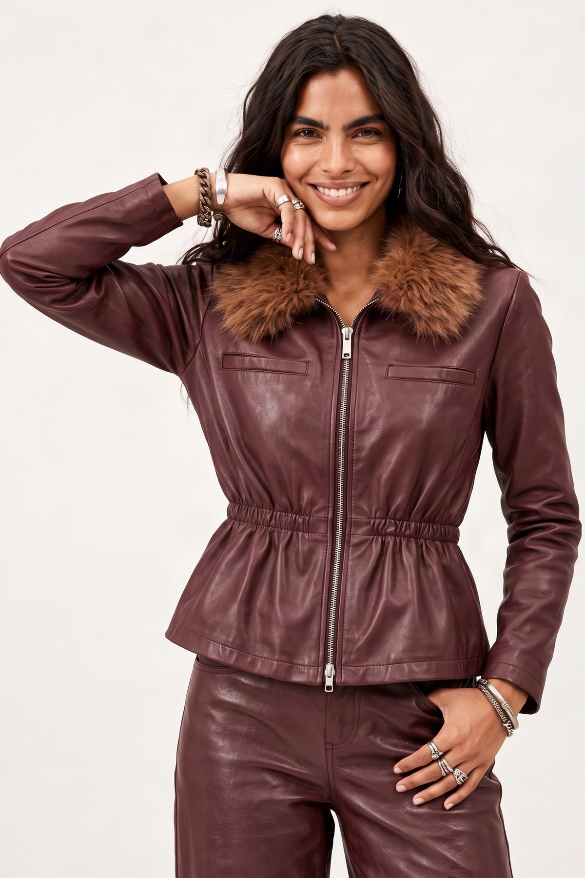 Chaqueta de Polipiel Granate con Cuello de Pelo y Cinturón – Lolitas&L