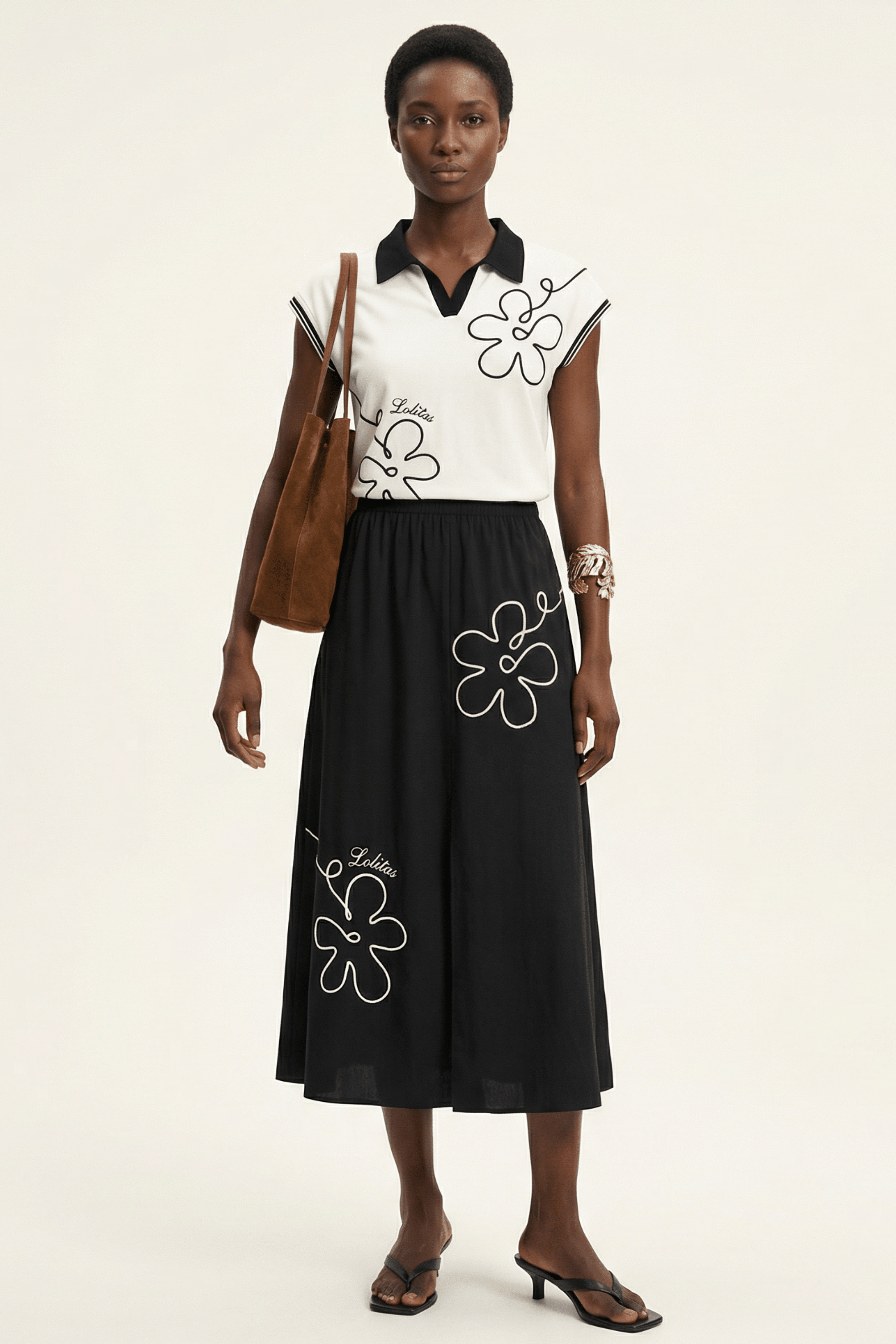 Falda negra larga con goma y flor bordada Lolitas&L - lolitasyl.com