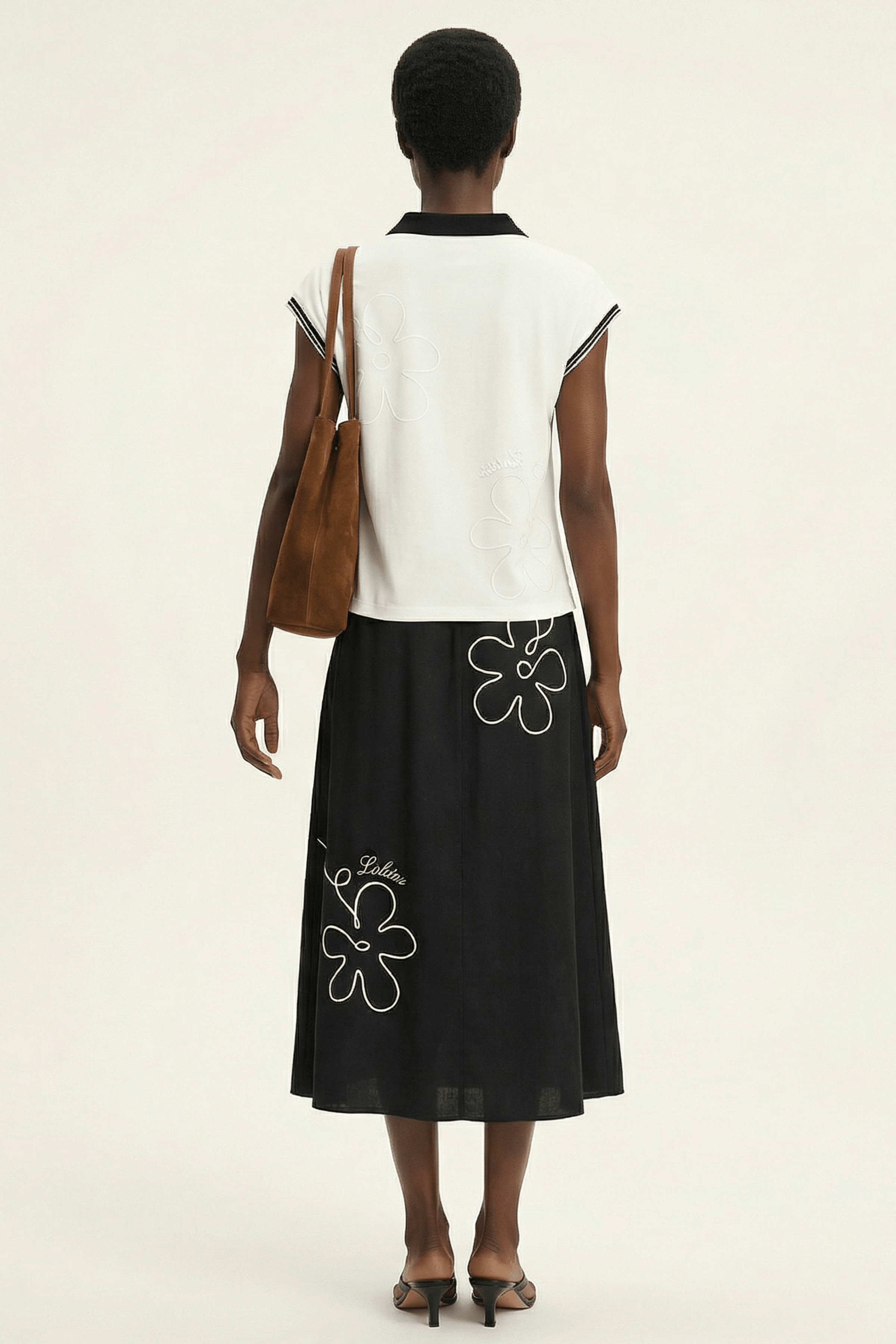 Falda negra larga con goma y flor bordada Lolitas&L - lolitasyl.com