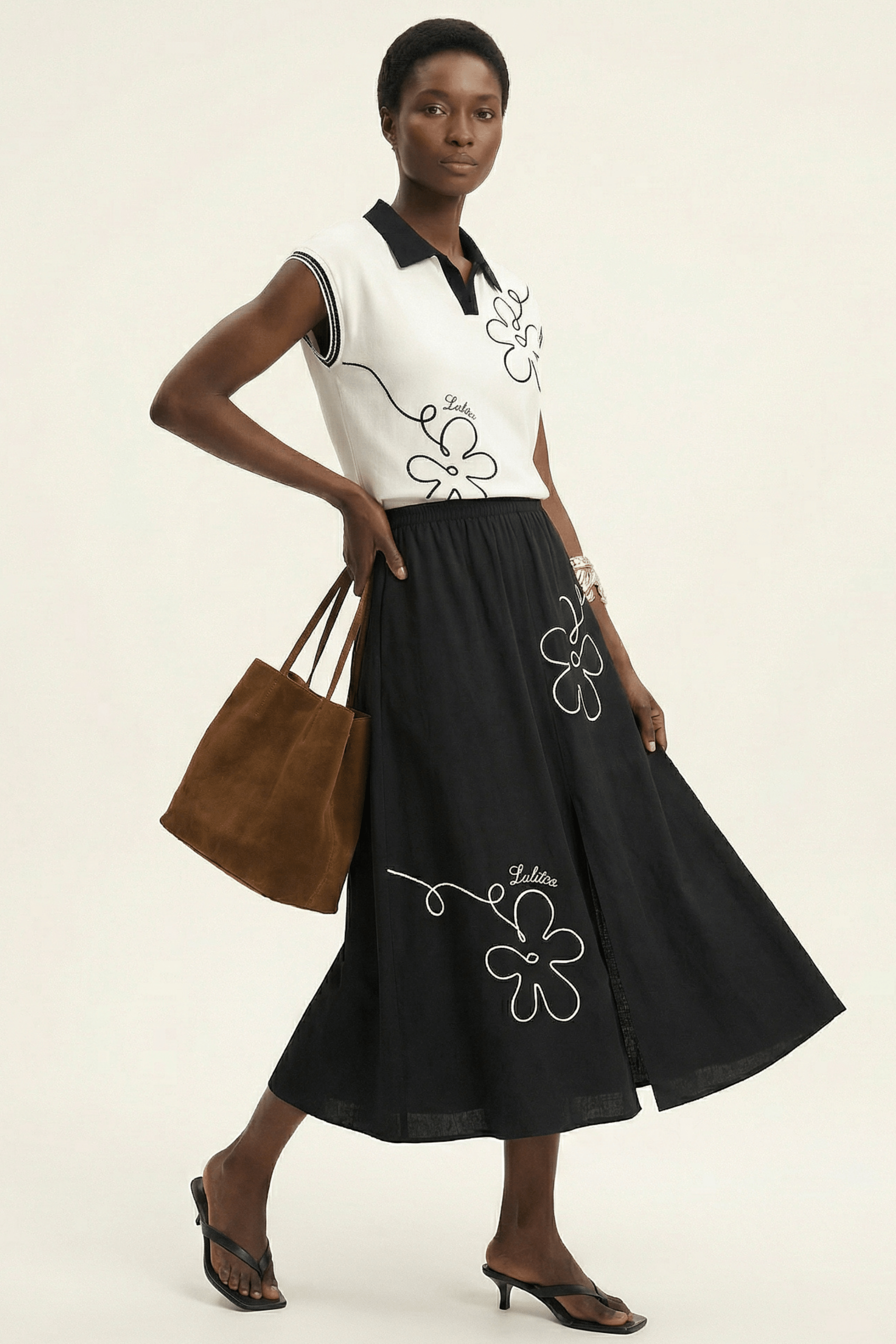 Falda negra larga con goma y flor bordada Lolitas&L - lolitasyl.com