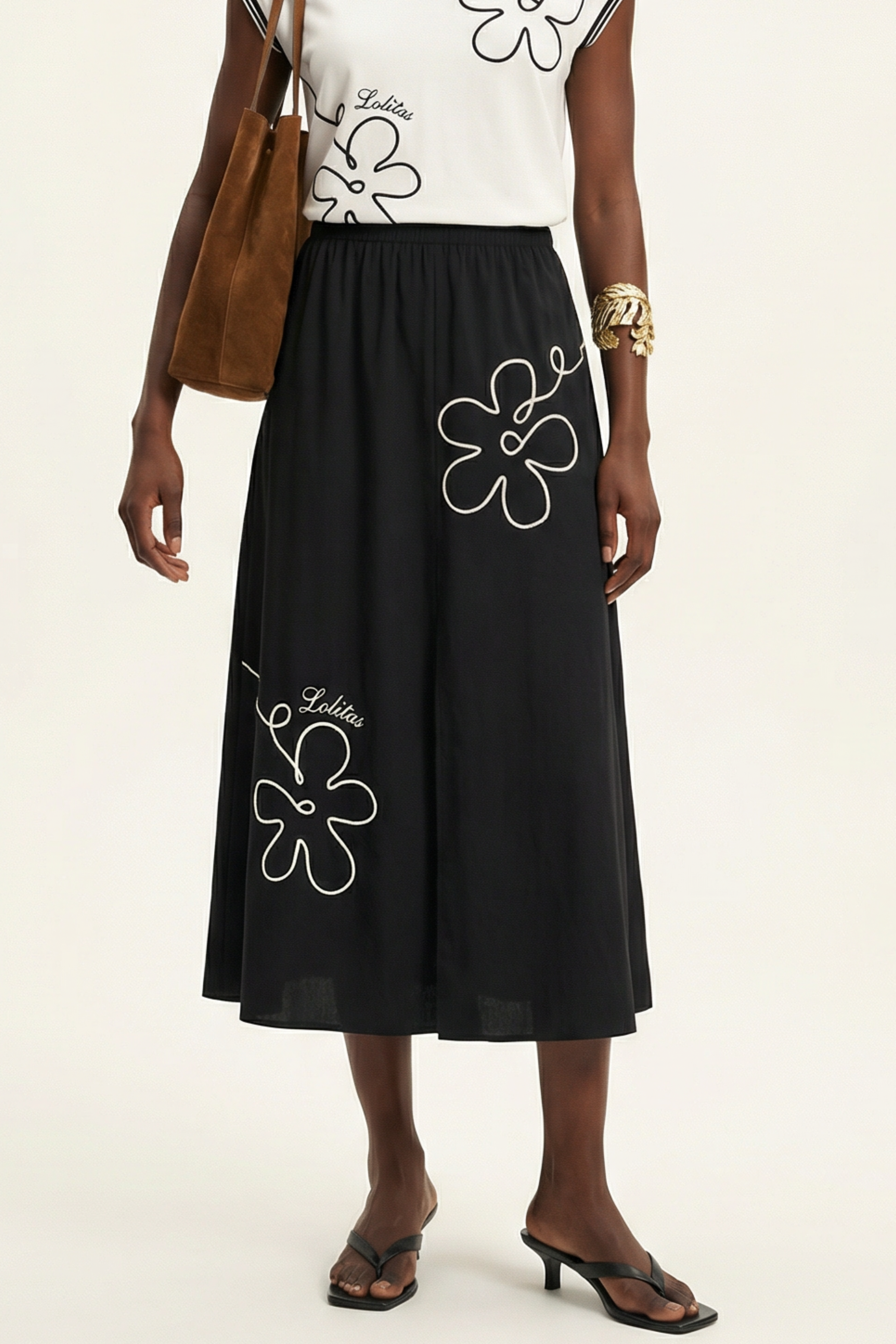 Falda negra larga con goma y flor bordada Lolitas&L