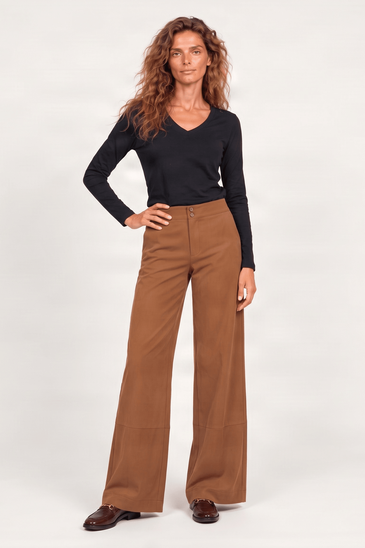 Pantalon antelina camel corte con botones Lolitas&L - lolitasyl.com