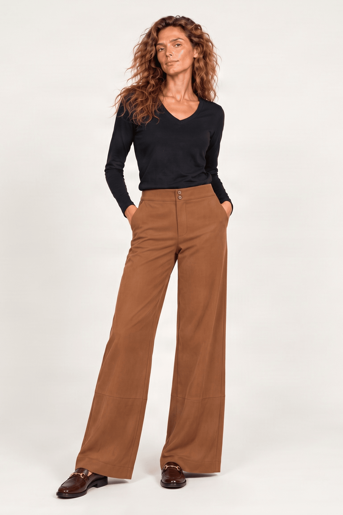 Pantalon antelina camel corte con botones Lolitas&L - lolitasyl.com