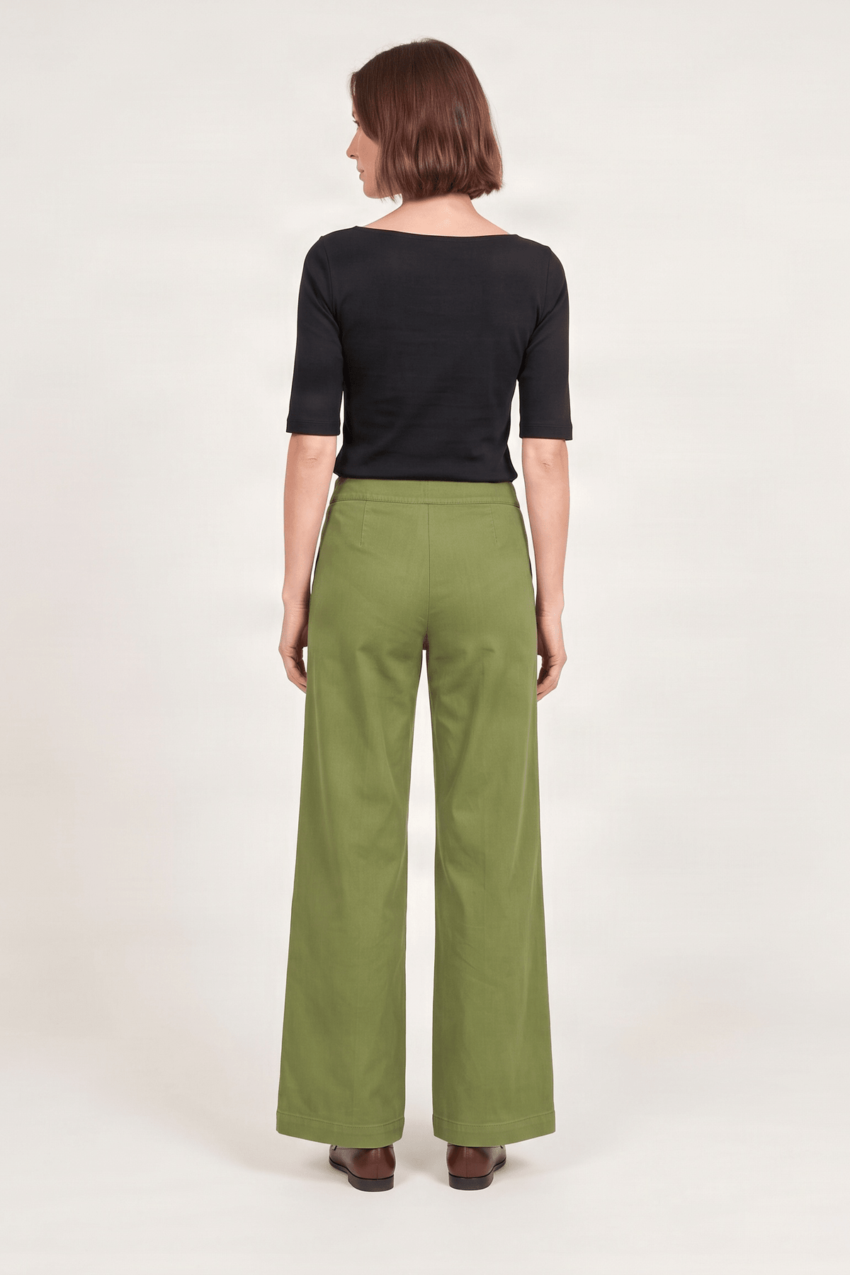 Pantalon antelina verde con bolsillos bordado Lolitas&L - lolitasyl.com