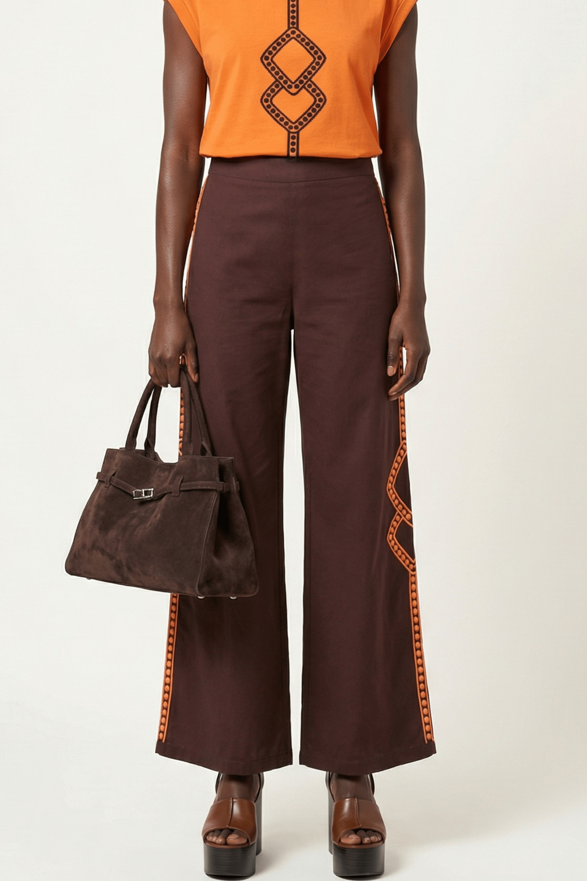 Pantalon marron goma con cenefa naranja bordada Lolitas&L - lolitasyl.com