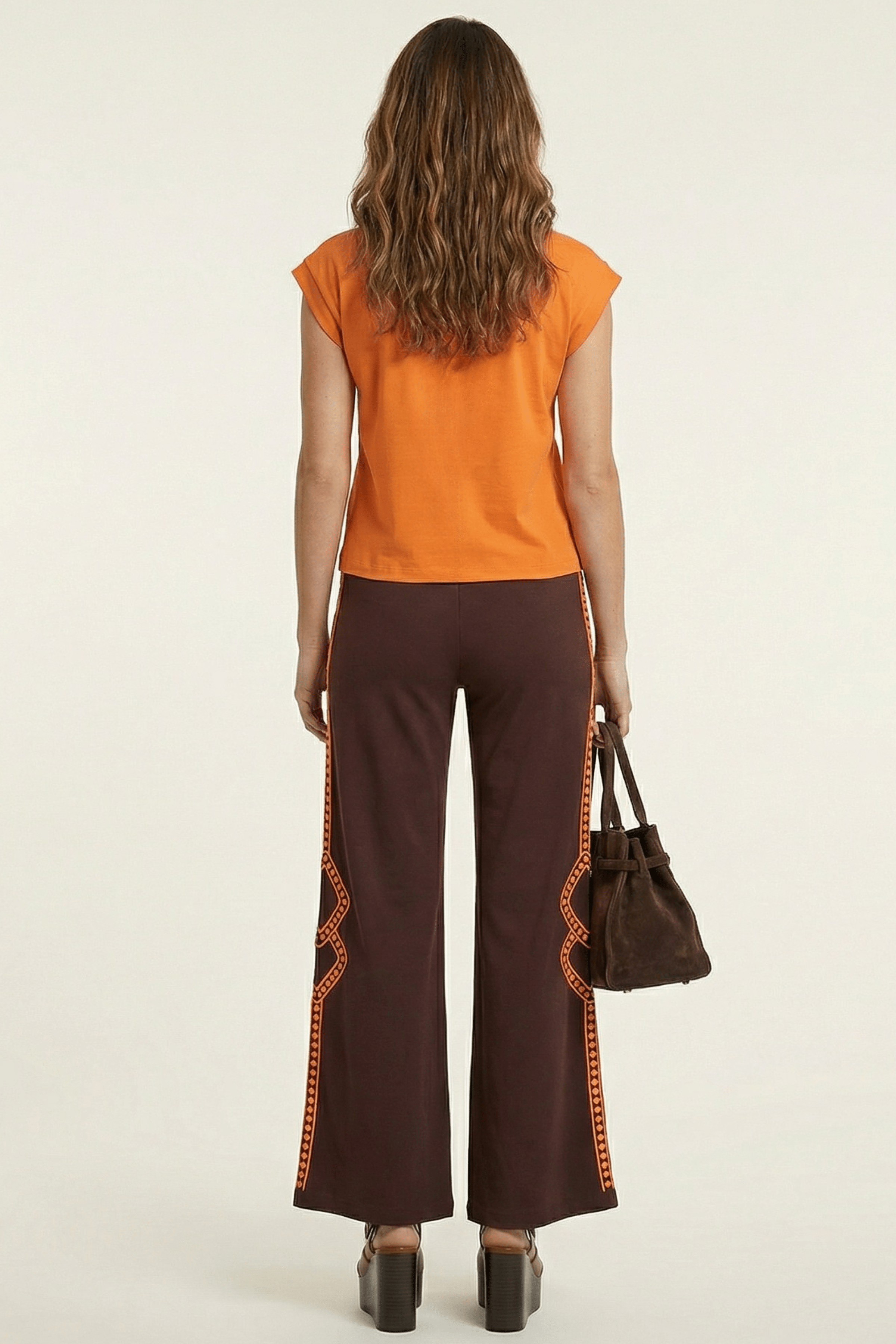 Pantalon marron goma con cenefa naranja bordada Lolitas&L - lolitasyl.com