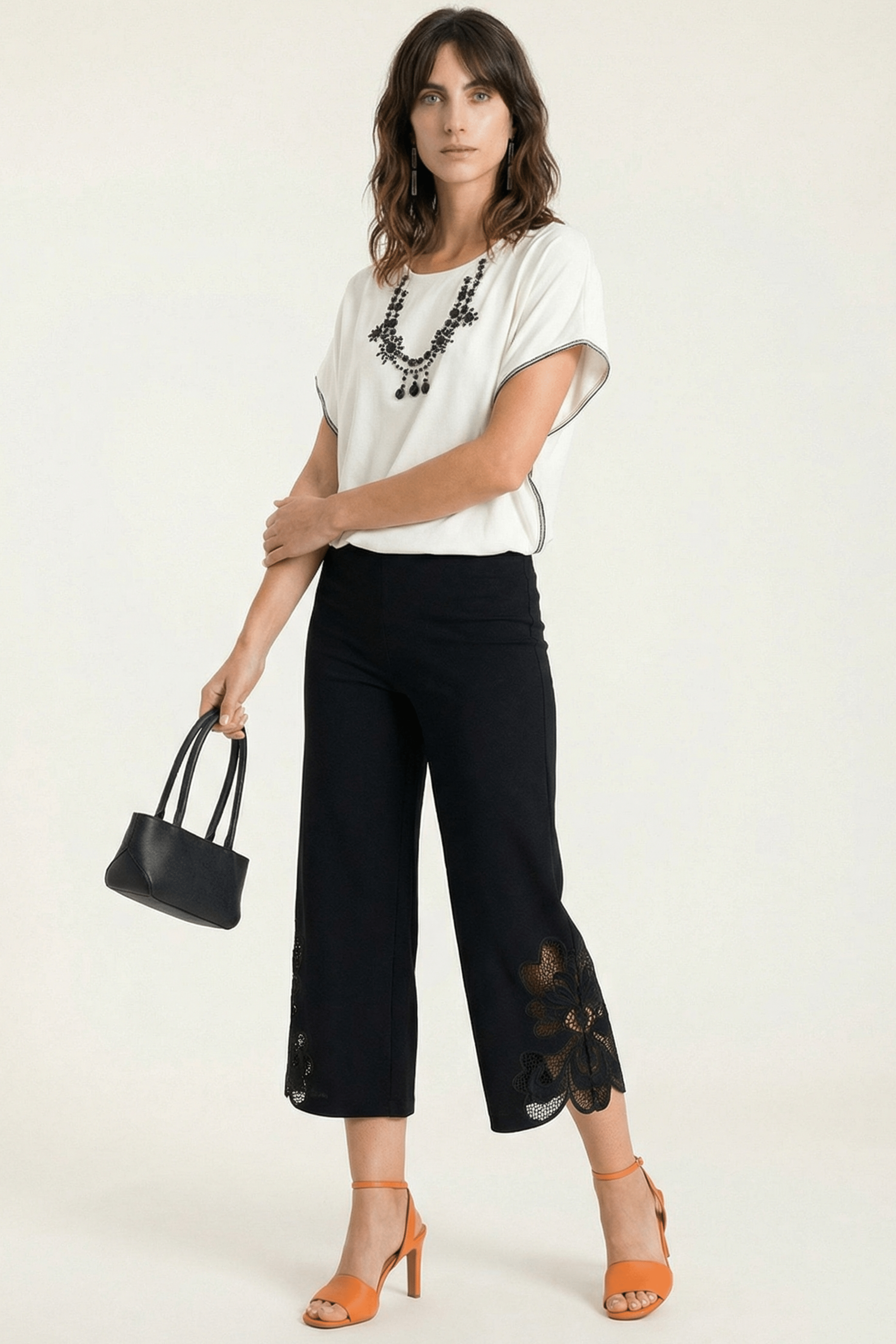 Pantalon negro bordado lateral rejilla LolitasyL - lolitasyl.com
