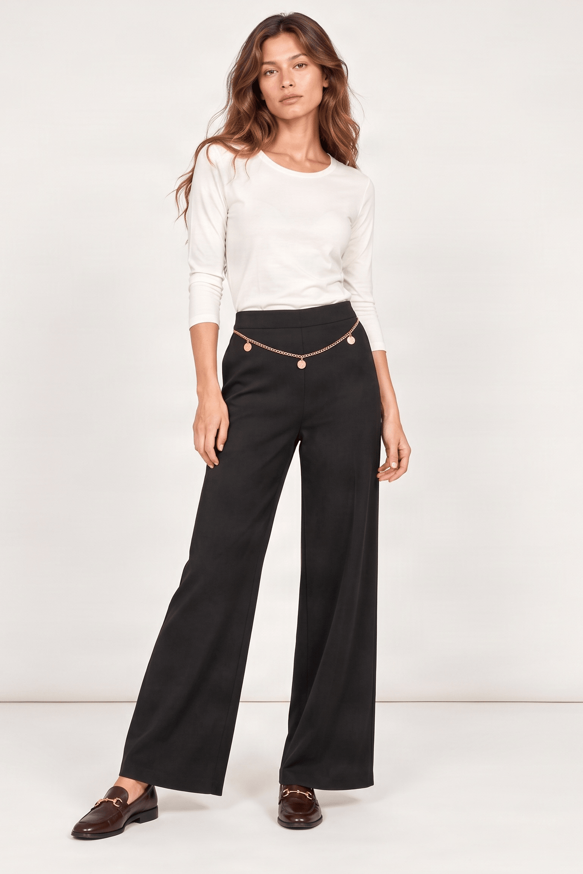 Pantalon negro con cadena en la cintura Lolitas&L - lolitasyl.com